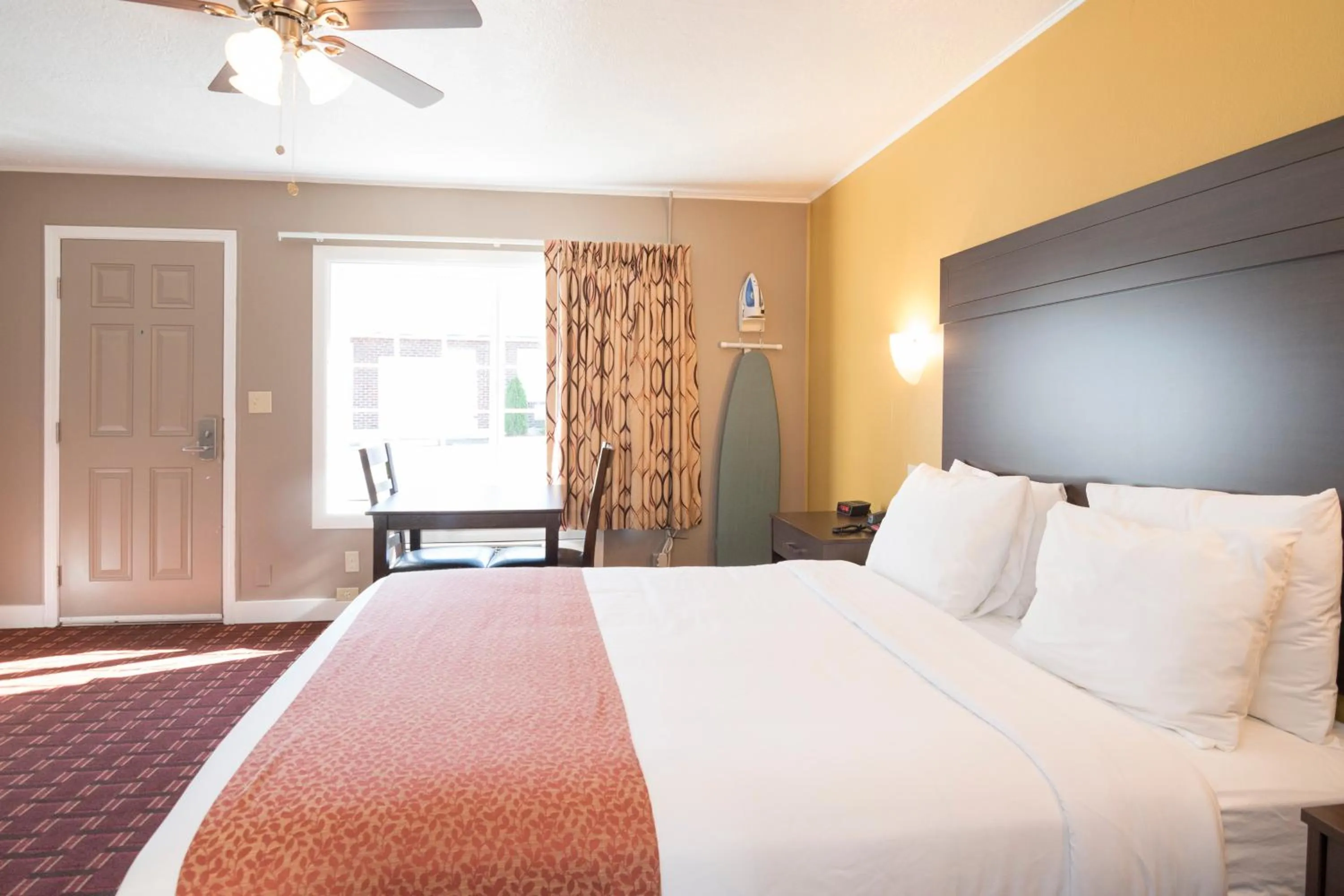 Bedroom, Bed in Capitol Hill Motel