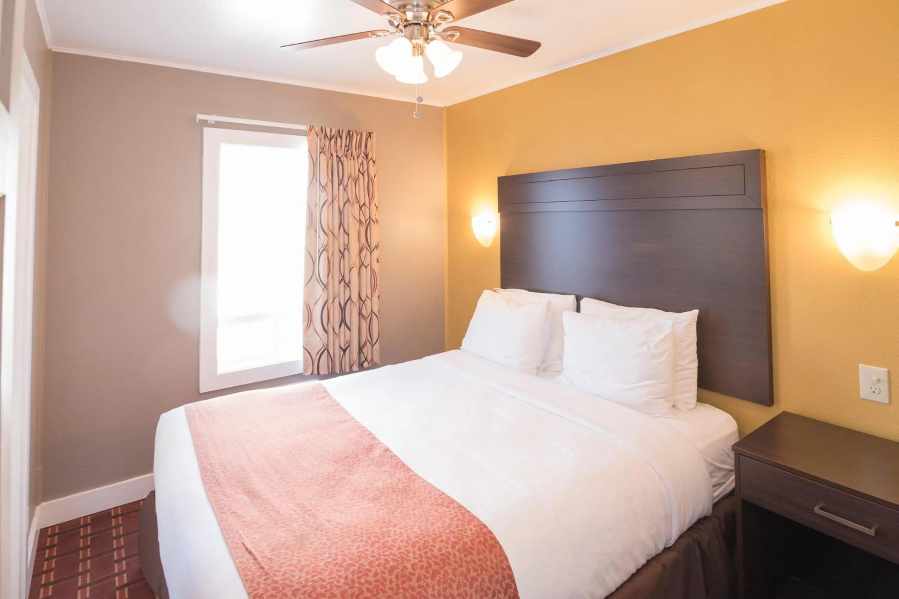 Bedroom, Bed in Capitol Hill Motel