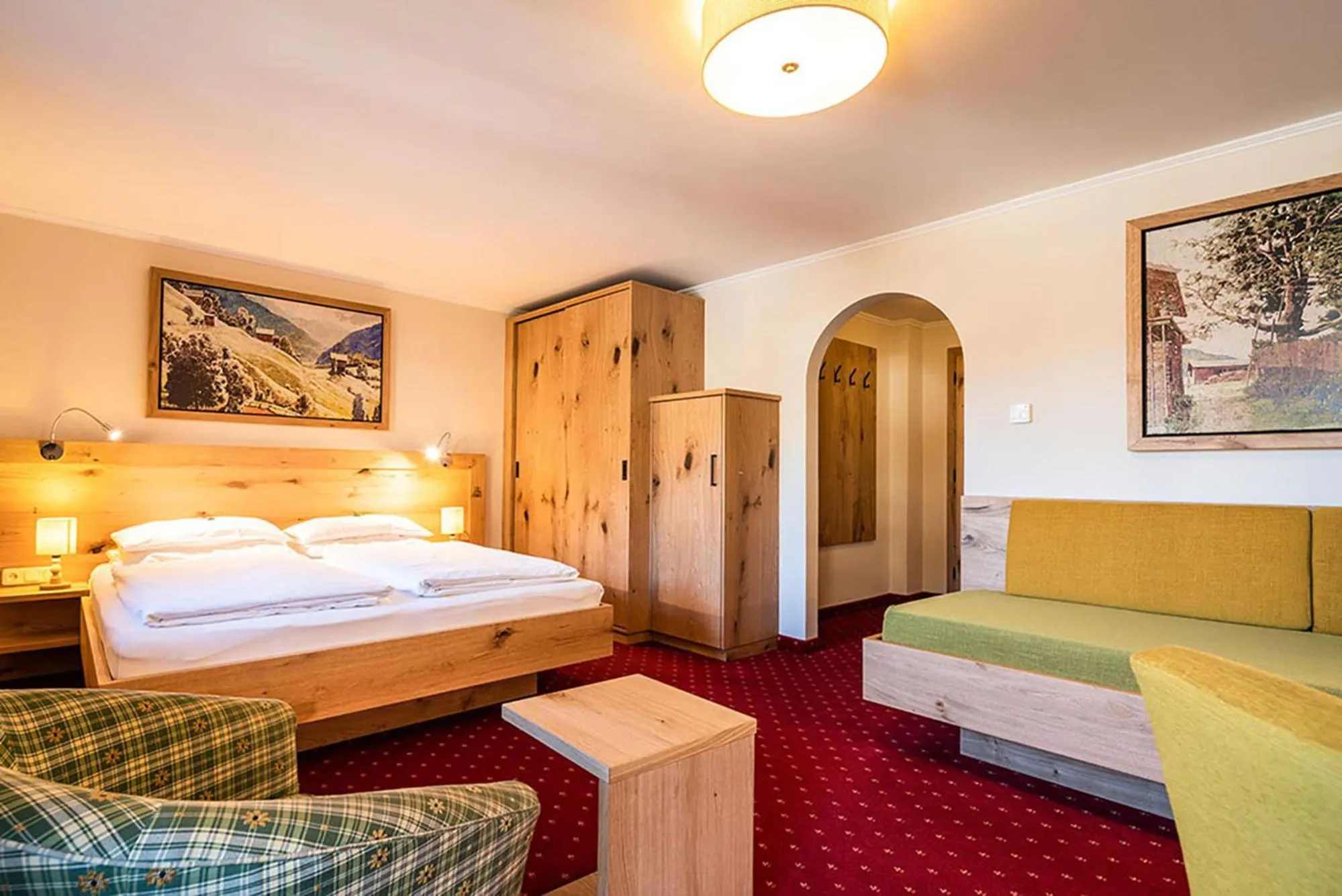 Photo of the whole room, Bed in Hotel Senningerbräu