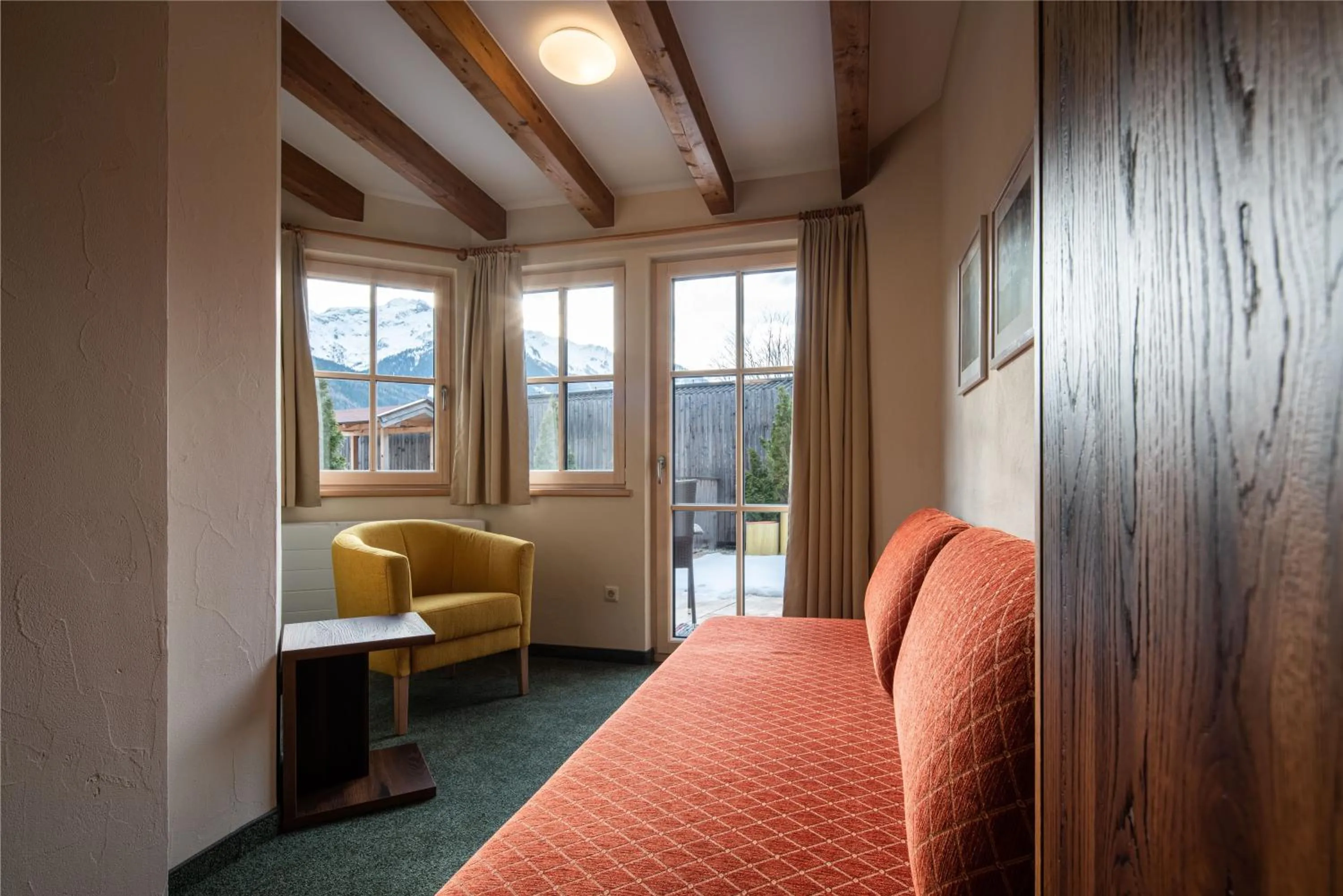 Seating area in Hotel Senningerbräu