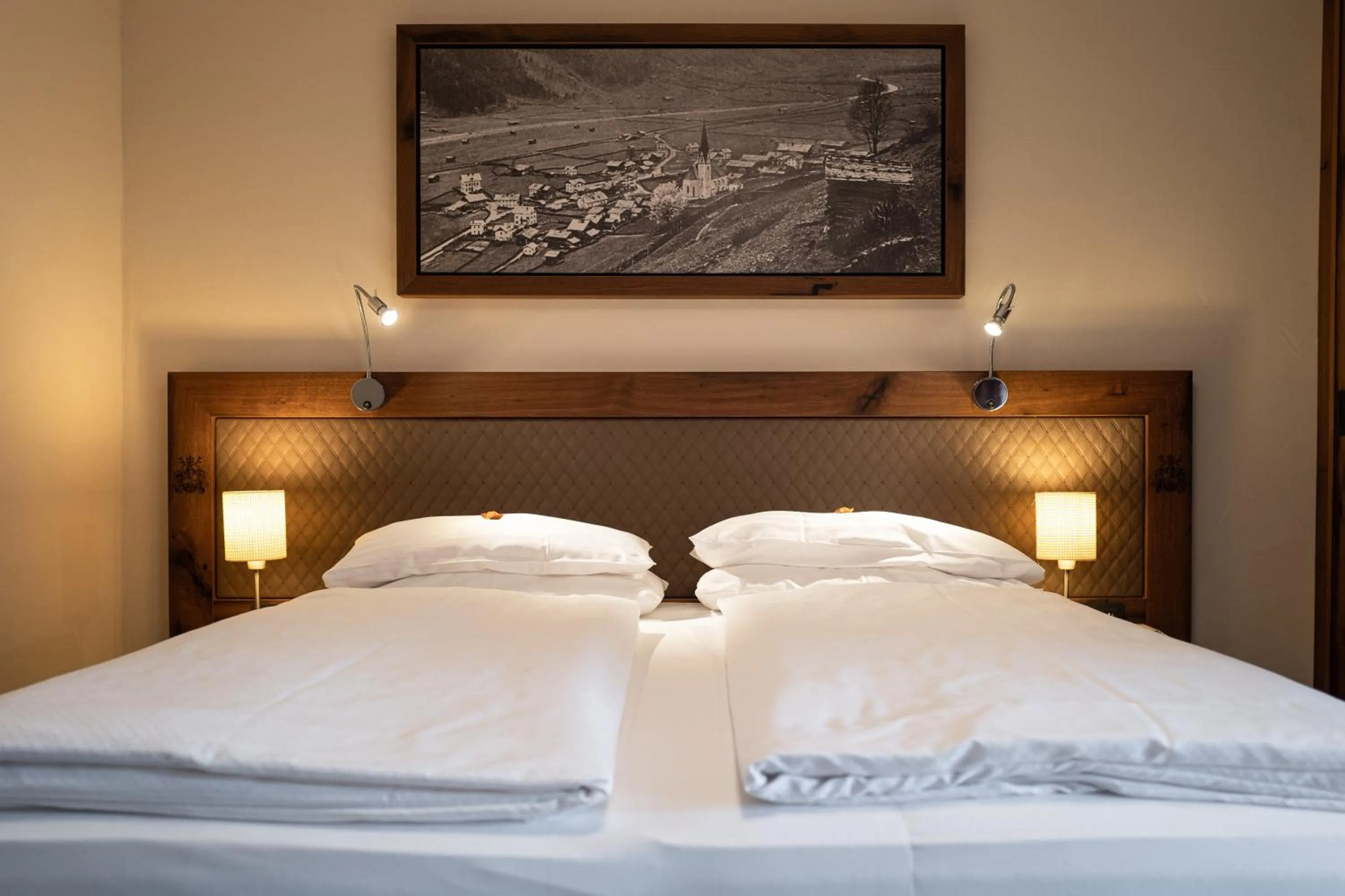 Photo of the whole room, Bed in Hotel Senningerbräu