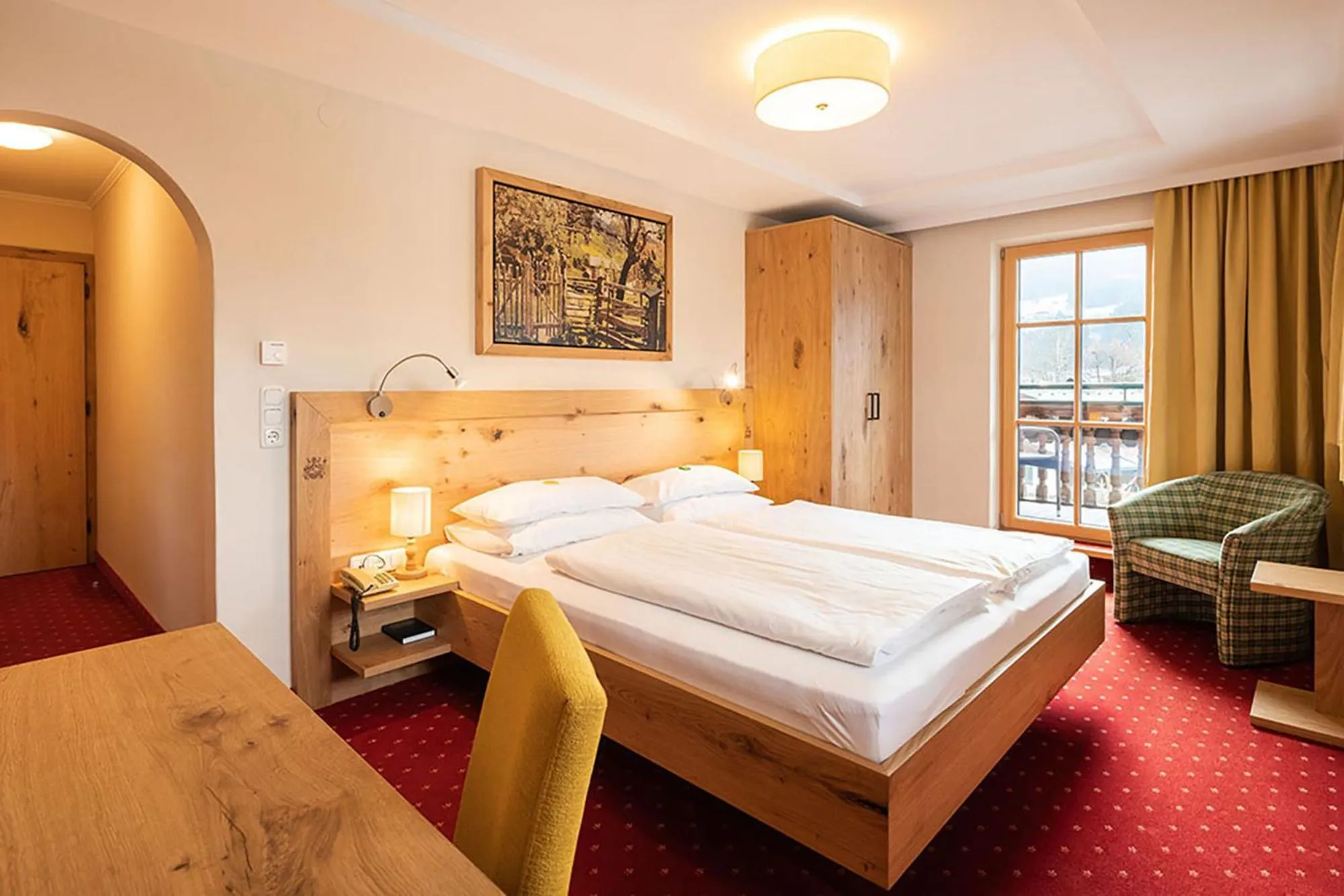 Photo of the whole room, Bed in Hotel Senningerbräu