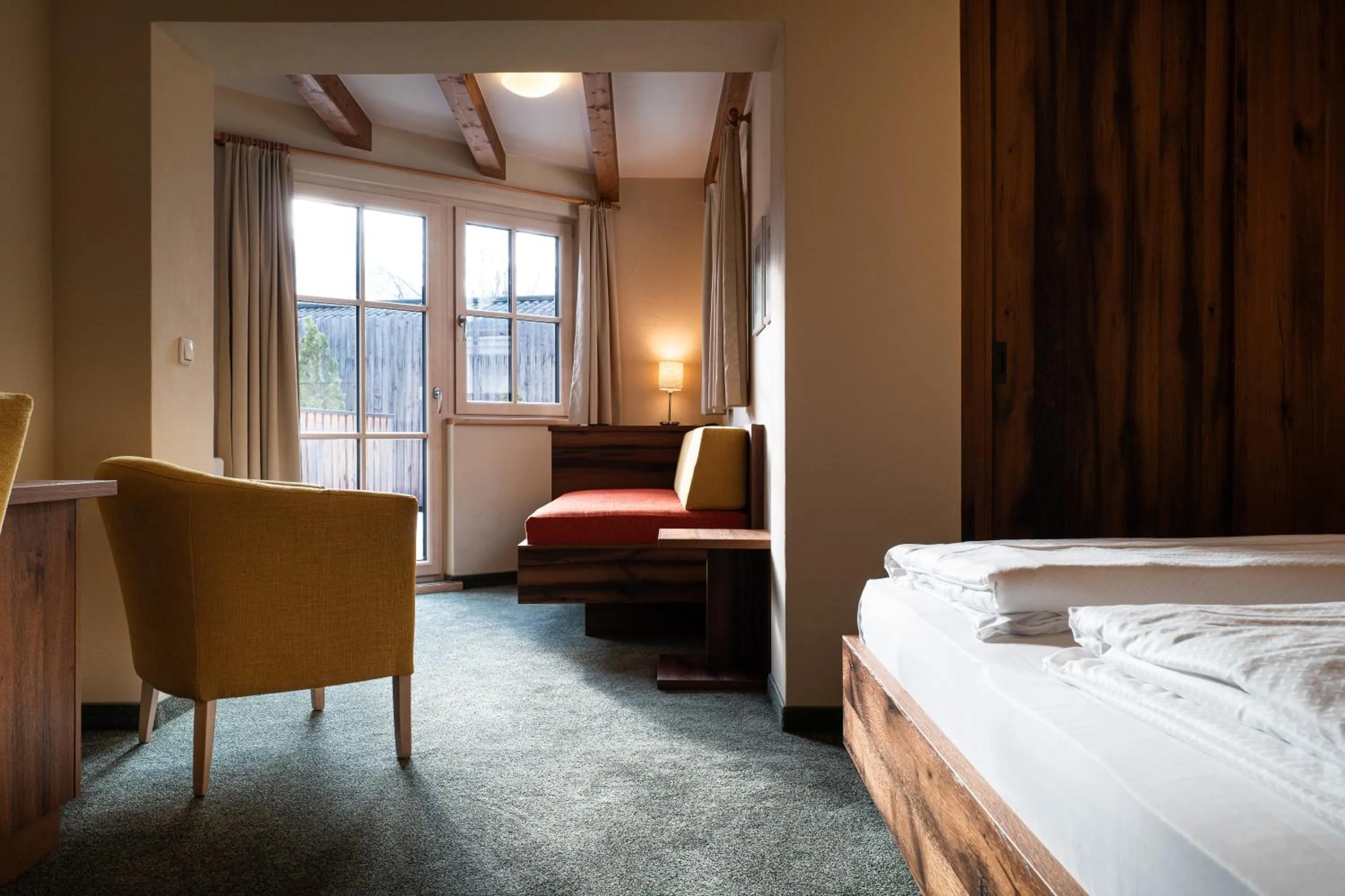 Photo of the whole room, Bed in Hotel Senningerbräu