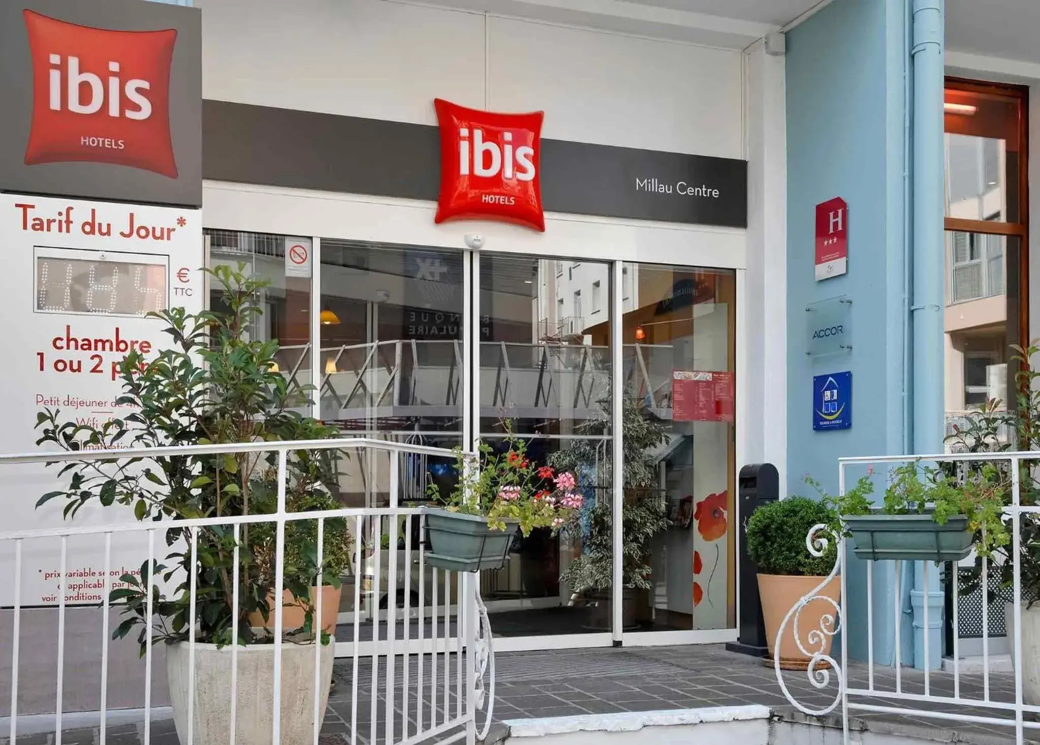 Property building in Ibis Centre Millau Property building in Ibis Centre Millau