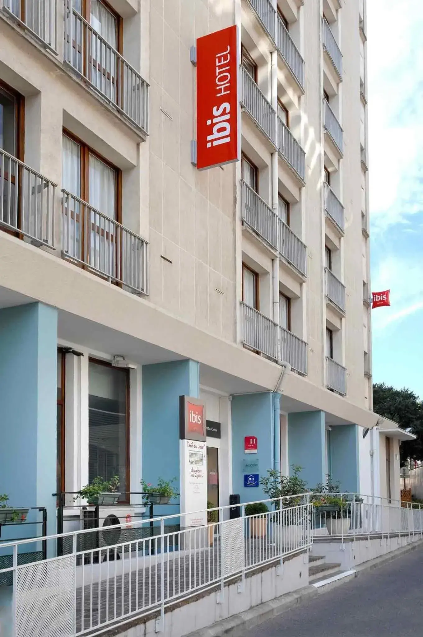 Property building in Ibis Centre Millau Property building in Ibis Centre Millau
