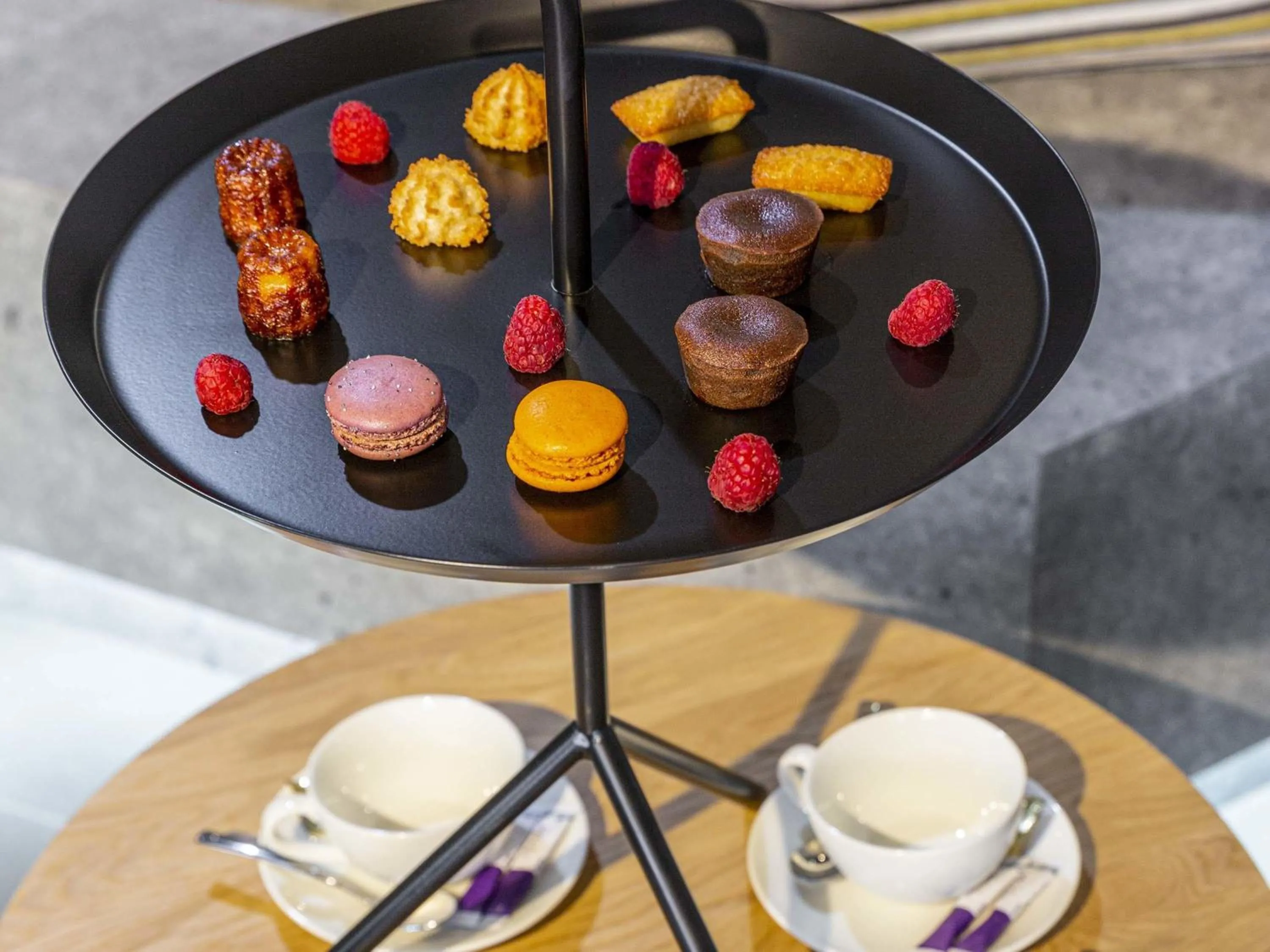 Lounge or bar in Ibis Centre Millau