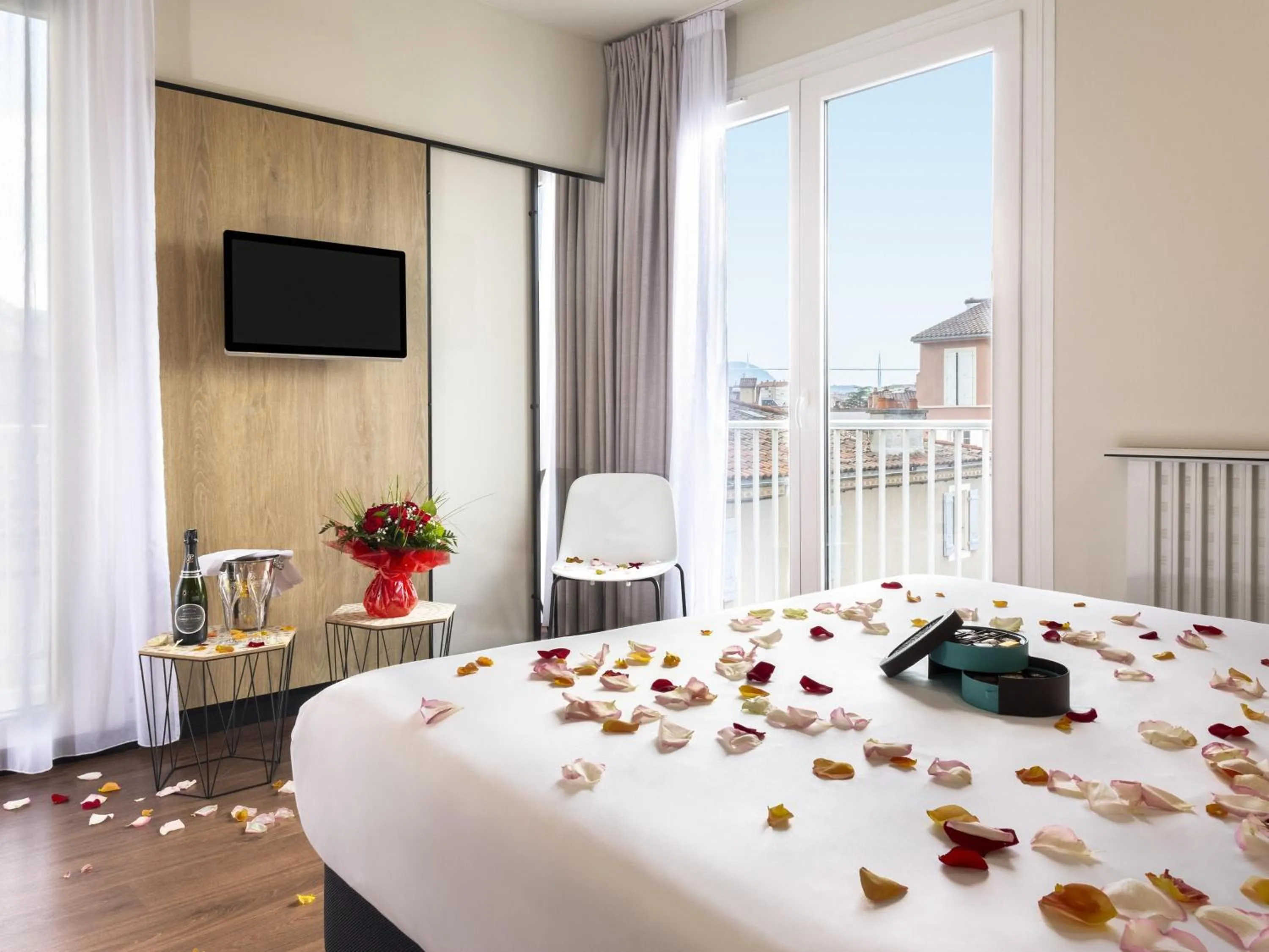 Bedroom, Bed in Ibis Centre Millau