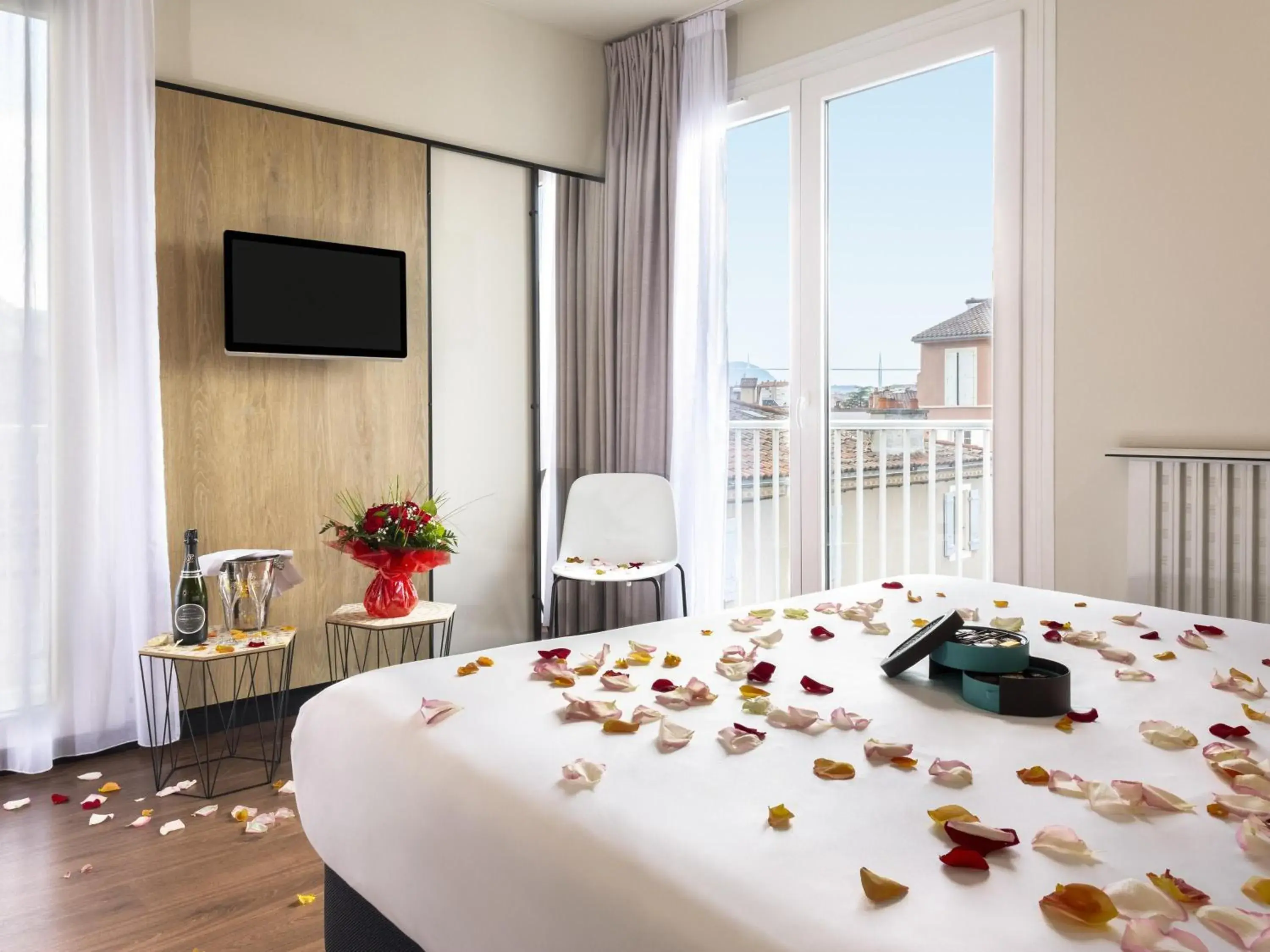 Bedroom, Bed in Ibis Centre Millau Bedroom, Bed in Ibis Centre Millau