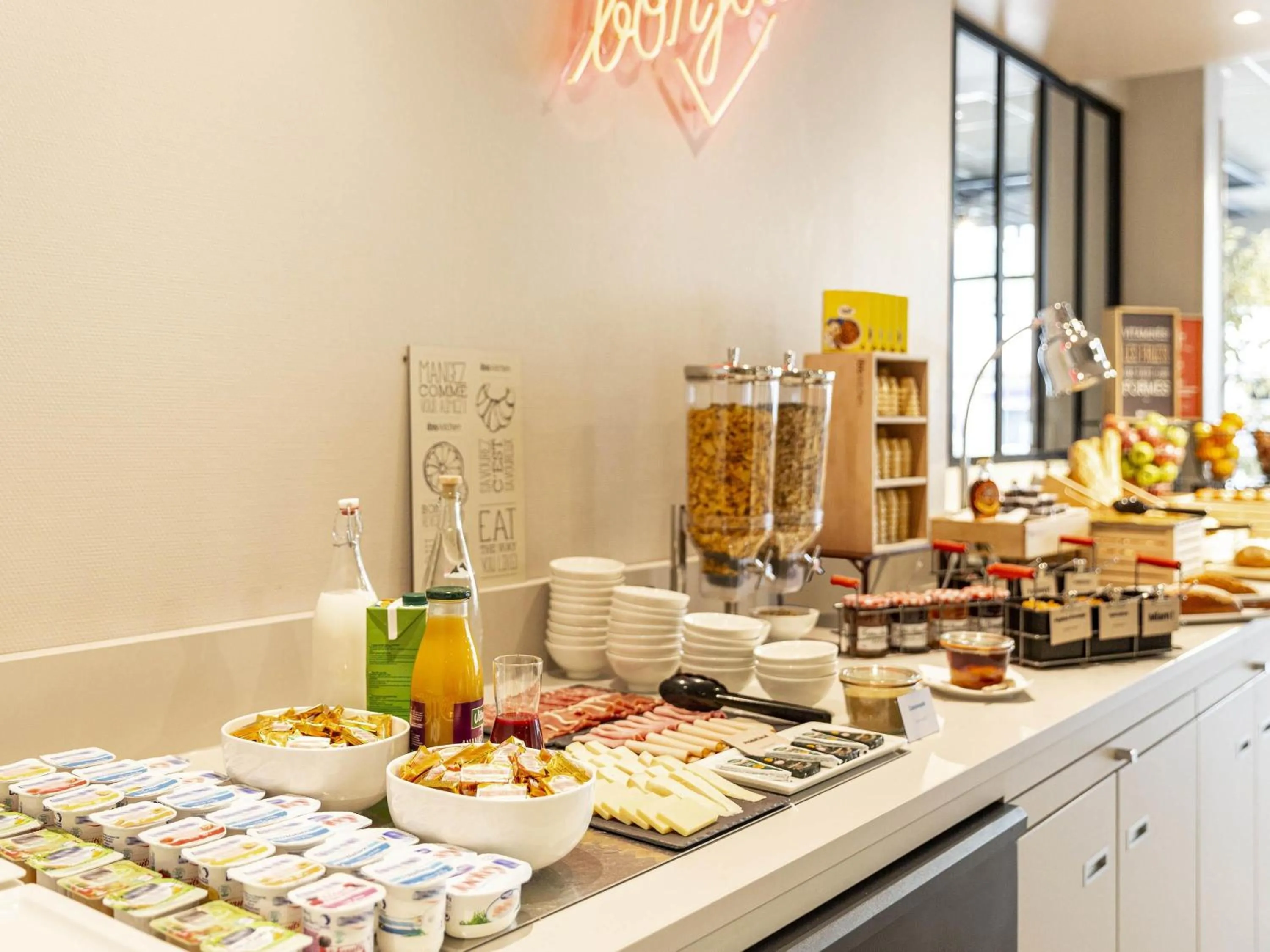 Breakfast in Ibis Centre Millau