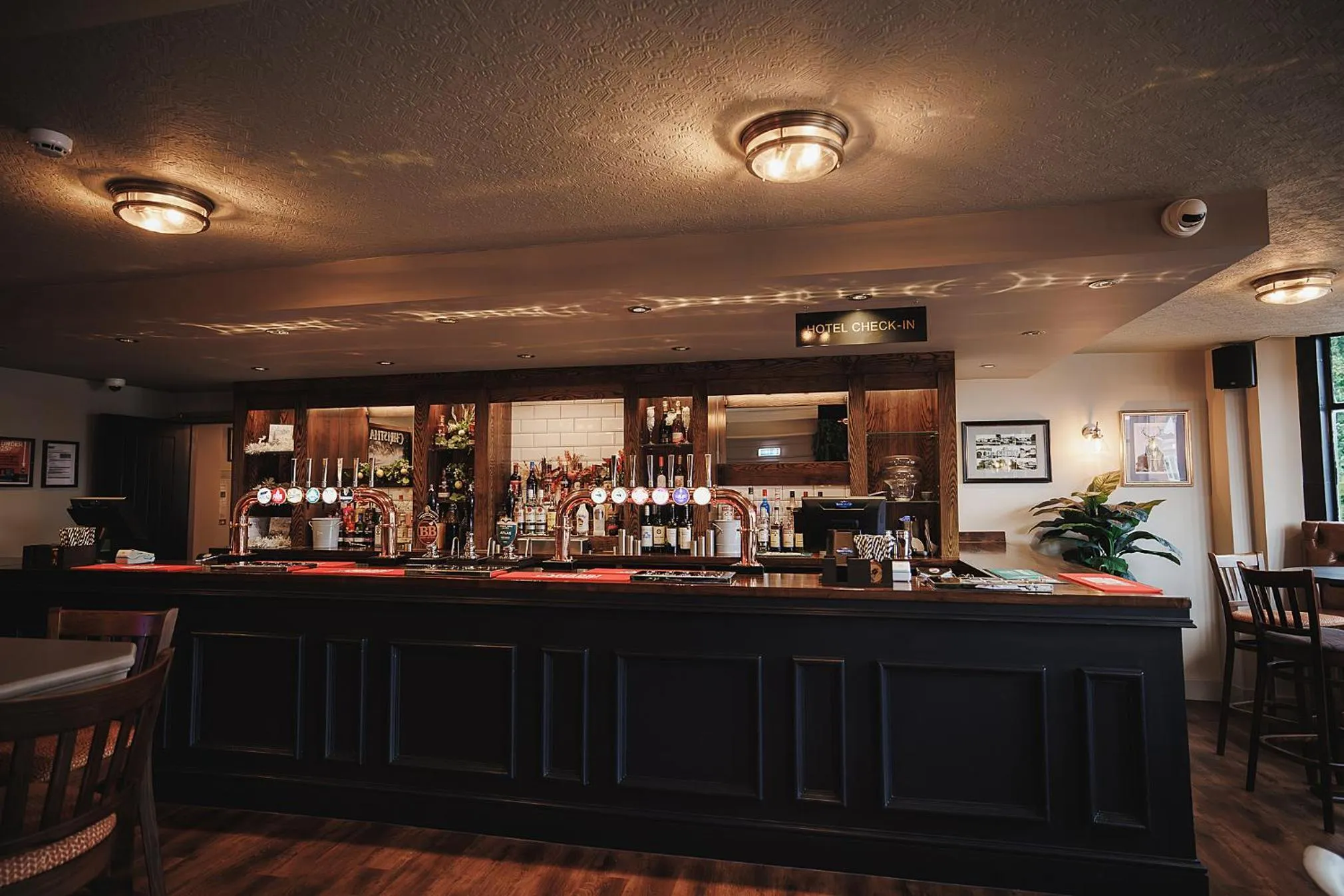 Lounge or bar in The Dukeries Lodge, Edwinstowe, Nottinghamshire