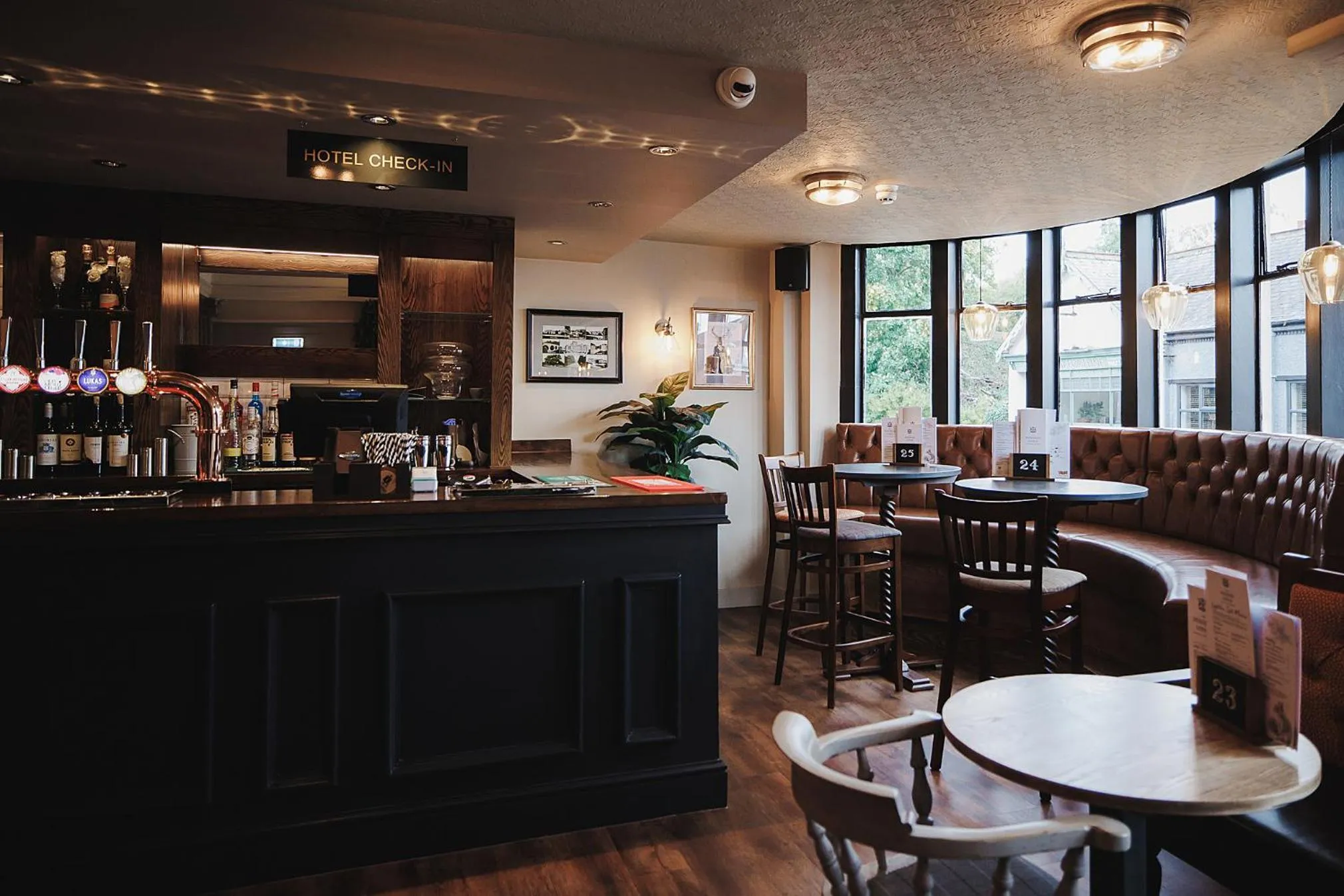 Lounge or bar in The Dukeries Lodge, Edwinstowe, Nottinghamshire