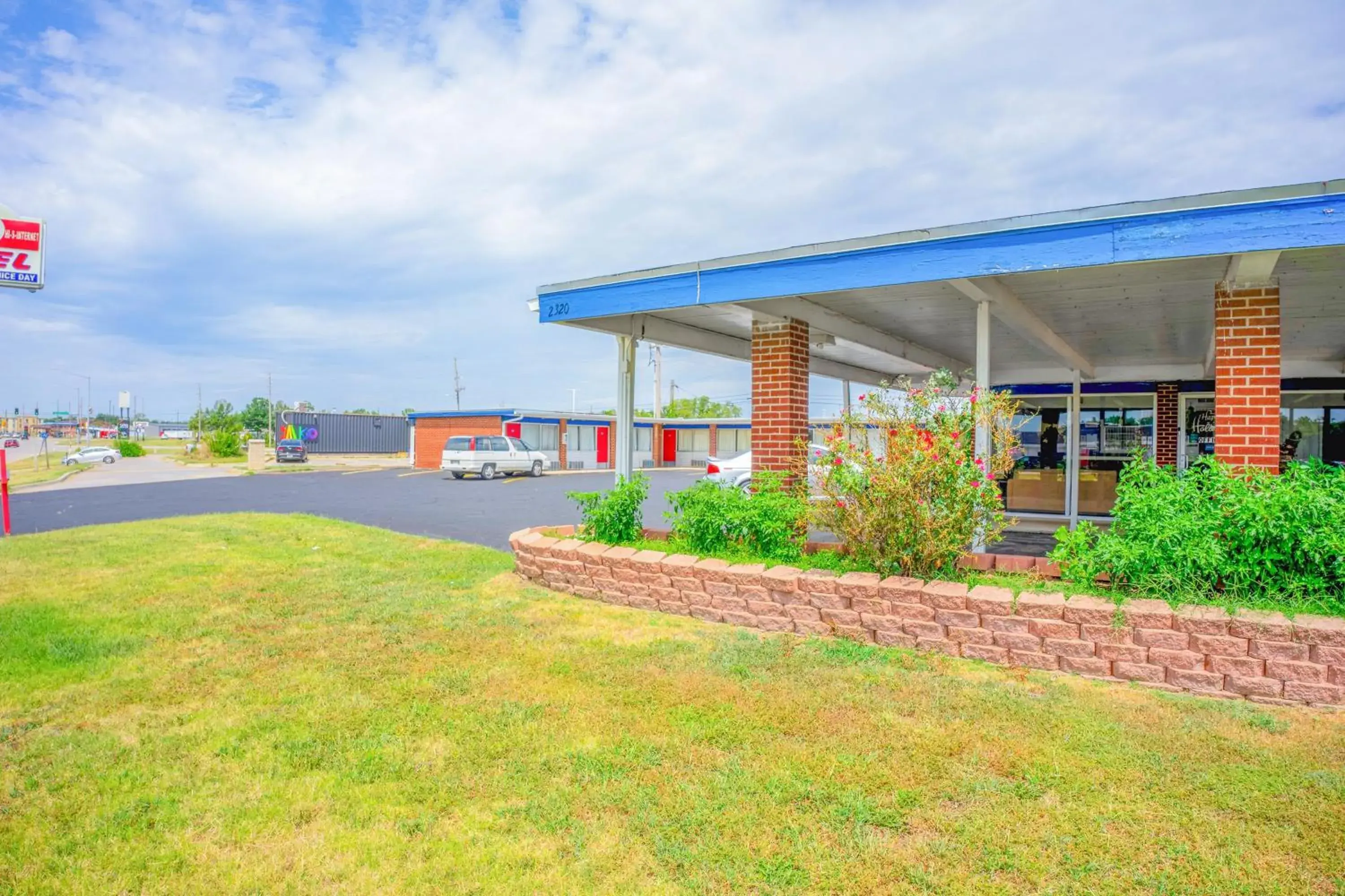 Facade/entrance in Lamplighter Inn By OYO Independence Facade/entrance in Lamplighter Inn By OYO Independence
