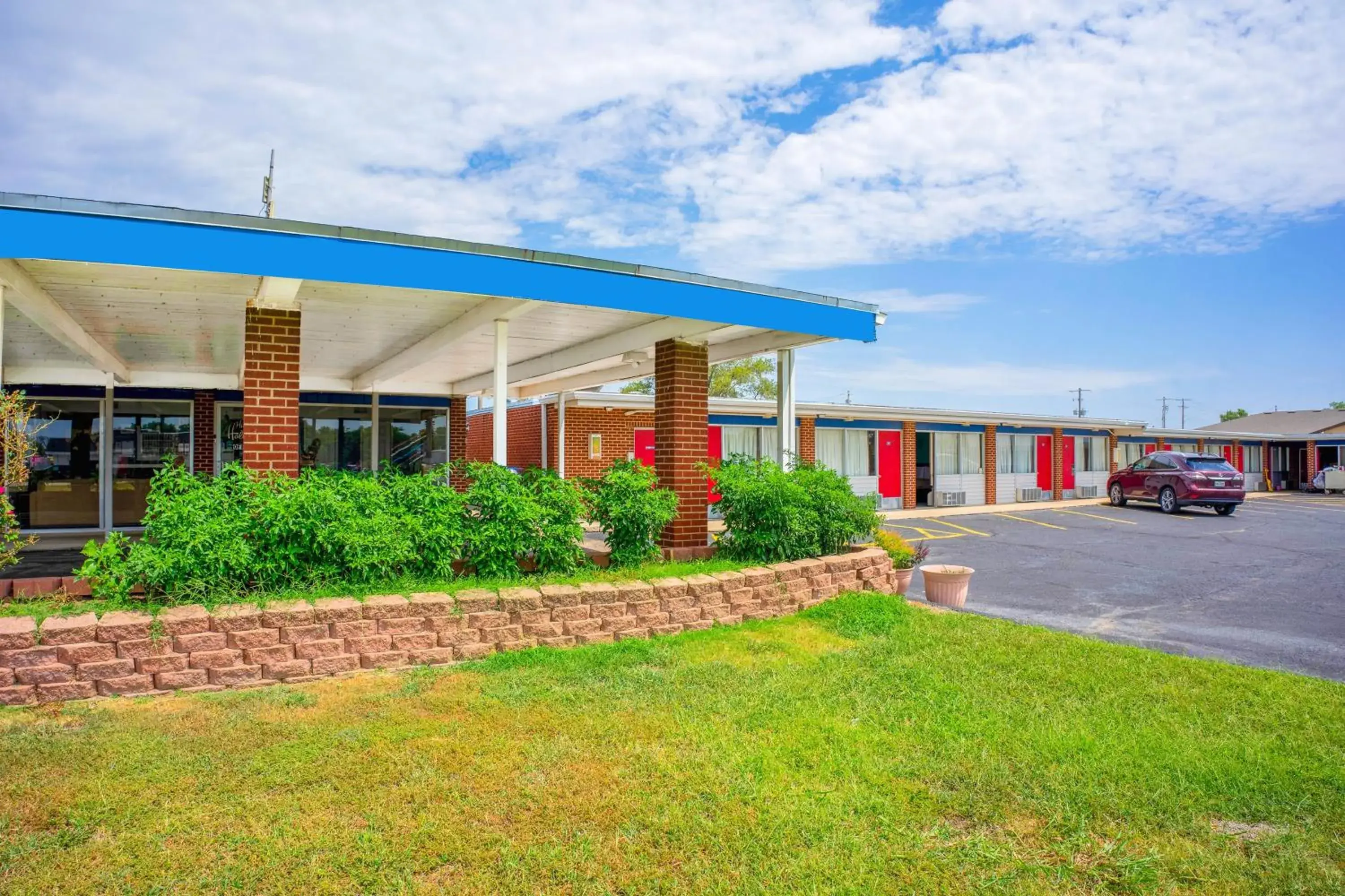 Facade/entrance in Lamplighter Inn By OYO Independence Facade/entrance in Lamplighter Inn By OYO Independence