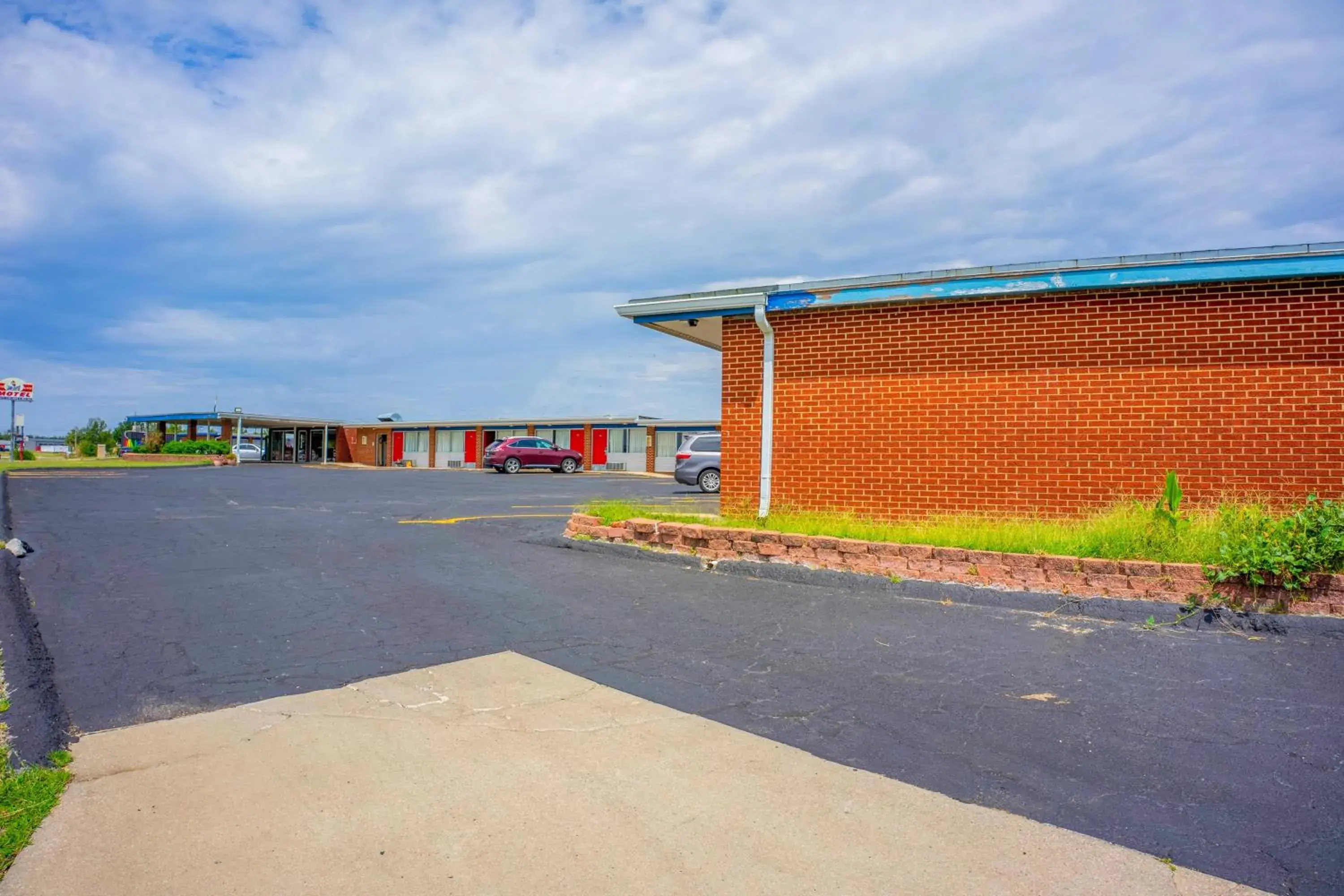 Facade/entrance in Lamplighter Inn By OYO Independence Facade/entrance in Lamplighter Inn By OYO Independence