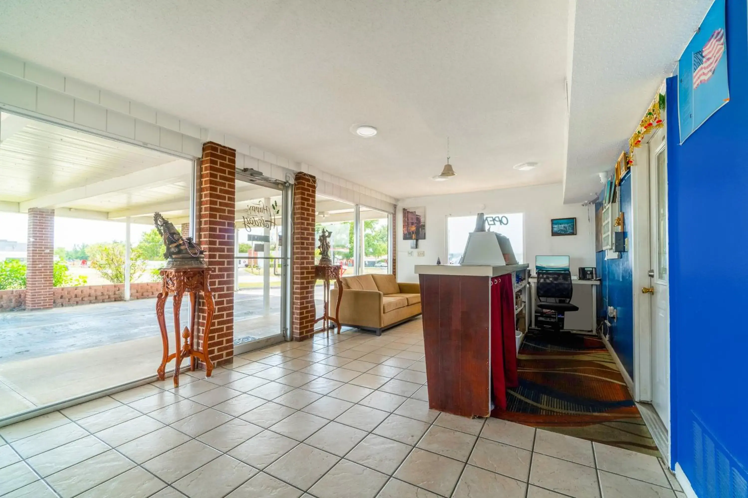 Lobby or reception in Lamplighter Inn By OYO Independence Lobby or reception in Lamplighter Inn By OYO Independence