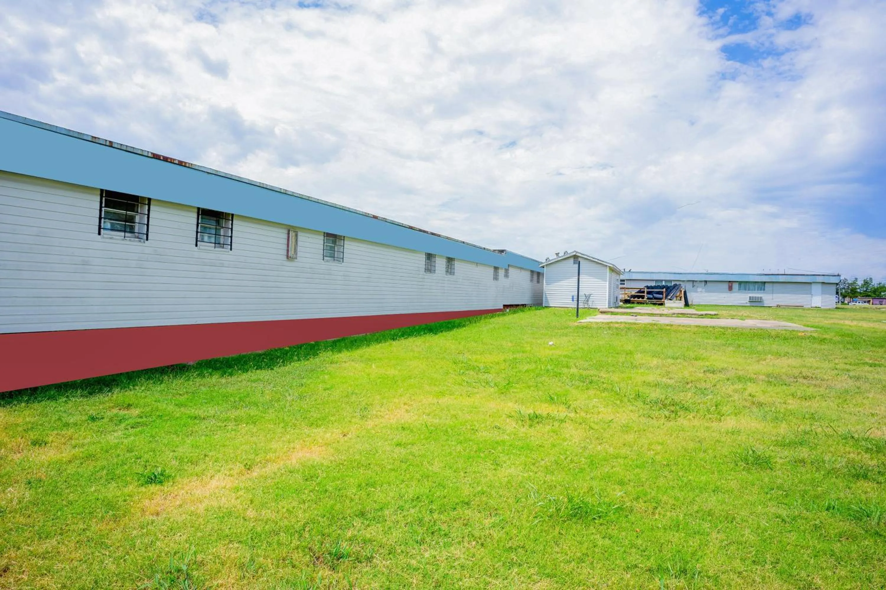 Facade/entrance in Lamplighter Inn By OYO Independence