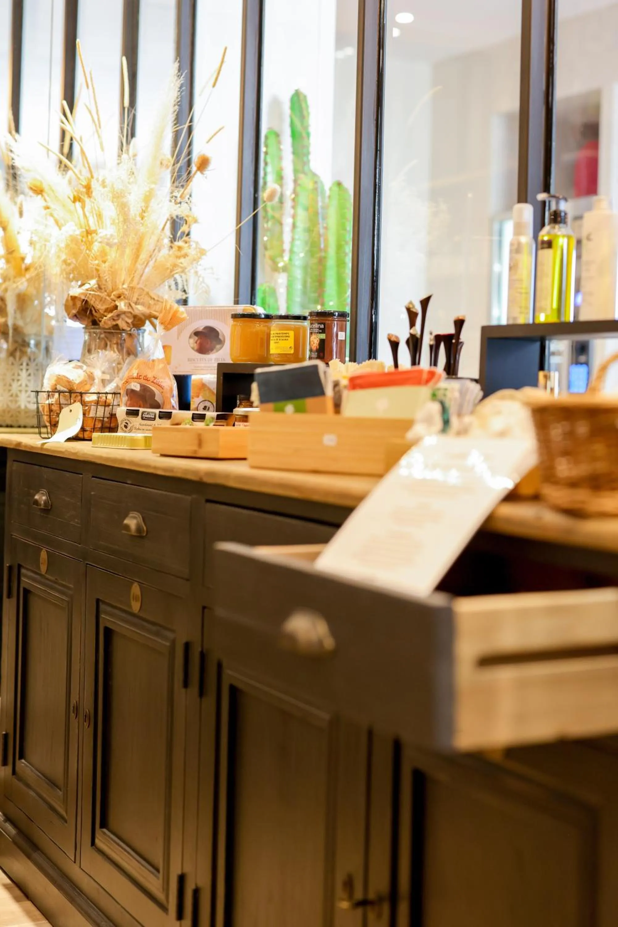 On-site shops in Le Saint Erasme, Hotel Eco Friendly