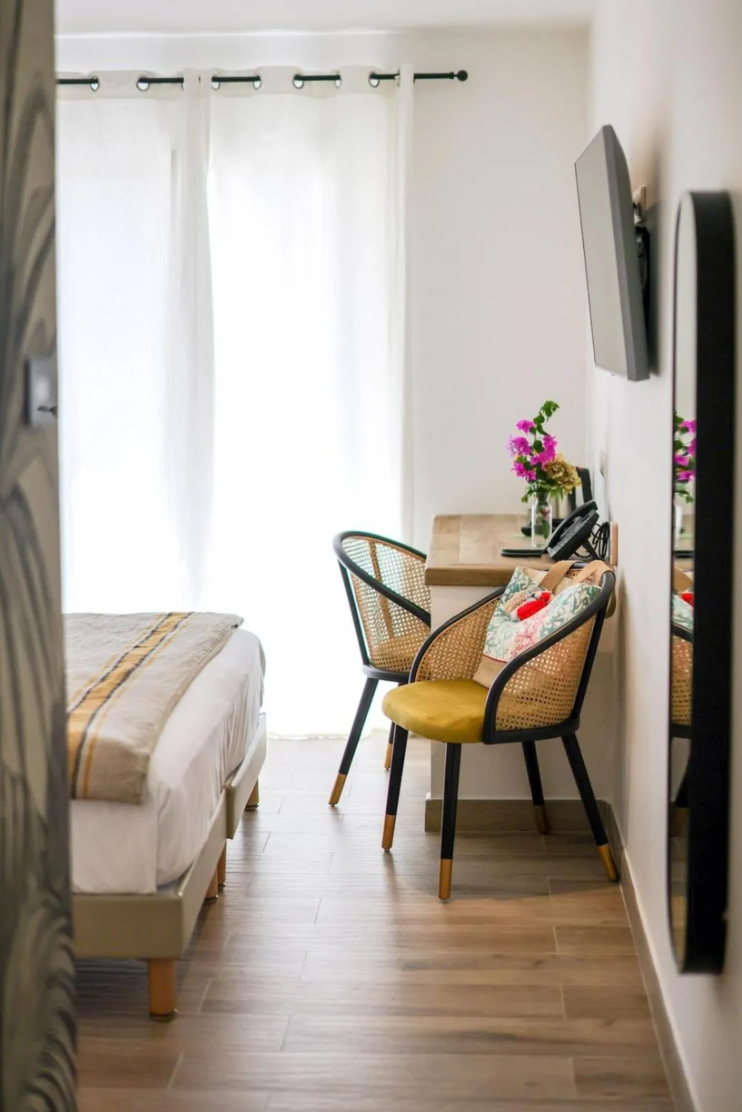 Seating area, Bed in Le Saint Erasme, Hotel Eco Friendly