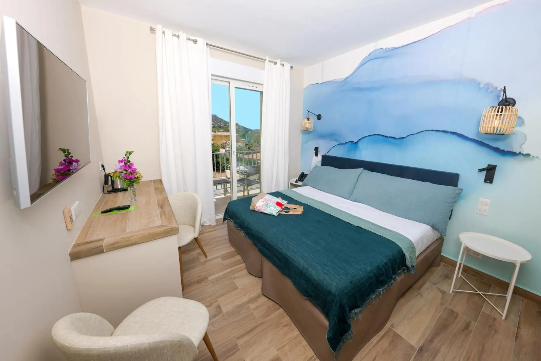 Photo of the whole room, Bed in Le Saint Erasme, Hotel Eco Friendly