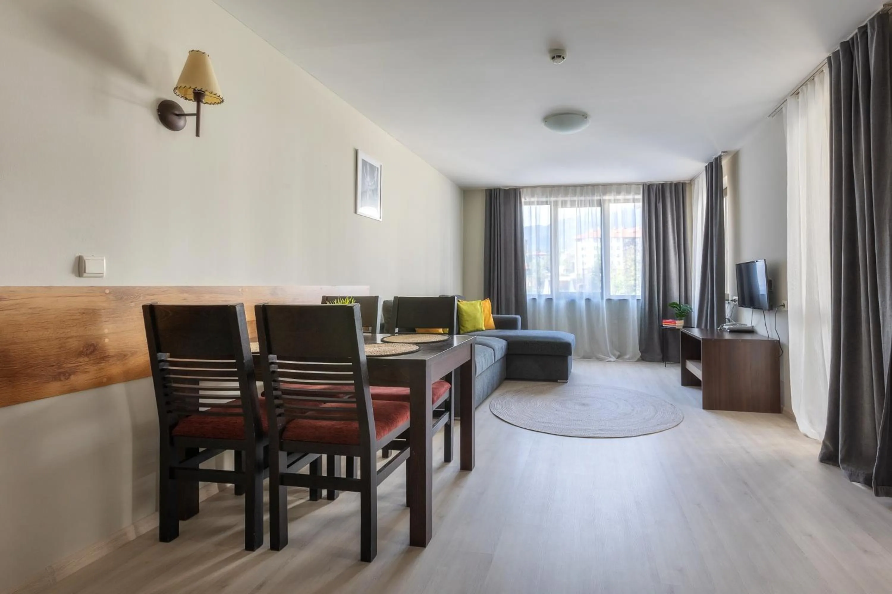 Communal lounge/ TV room in Apart Hotel Dream