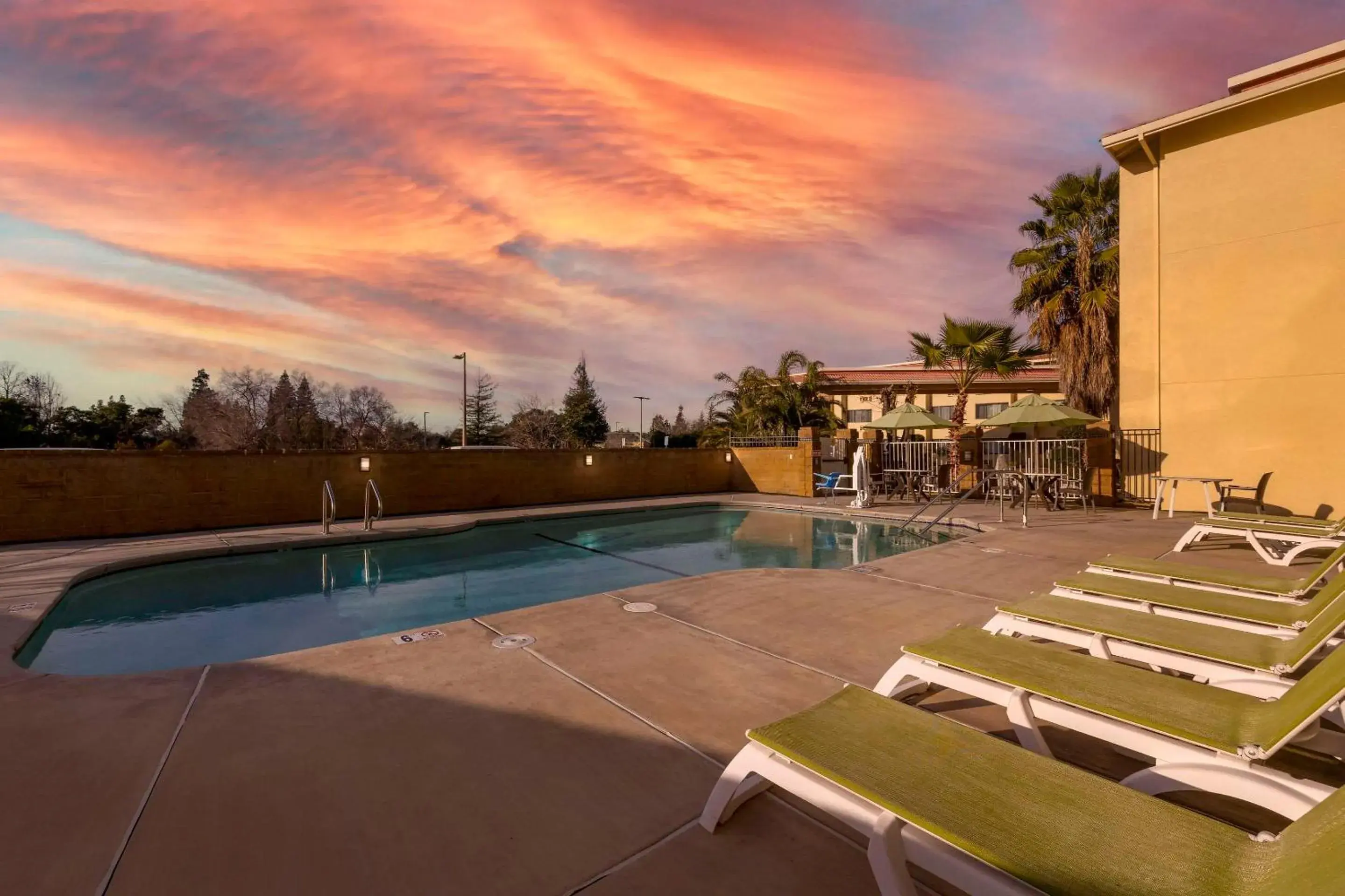 Property building in Comfort Inn & Suites Rocklin - Roseville Property building in Comfort Inn & Suites Rocklin - Roseville