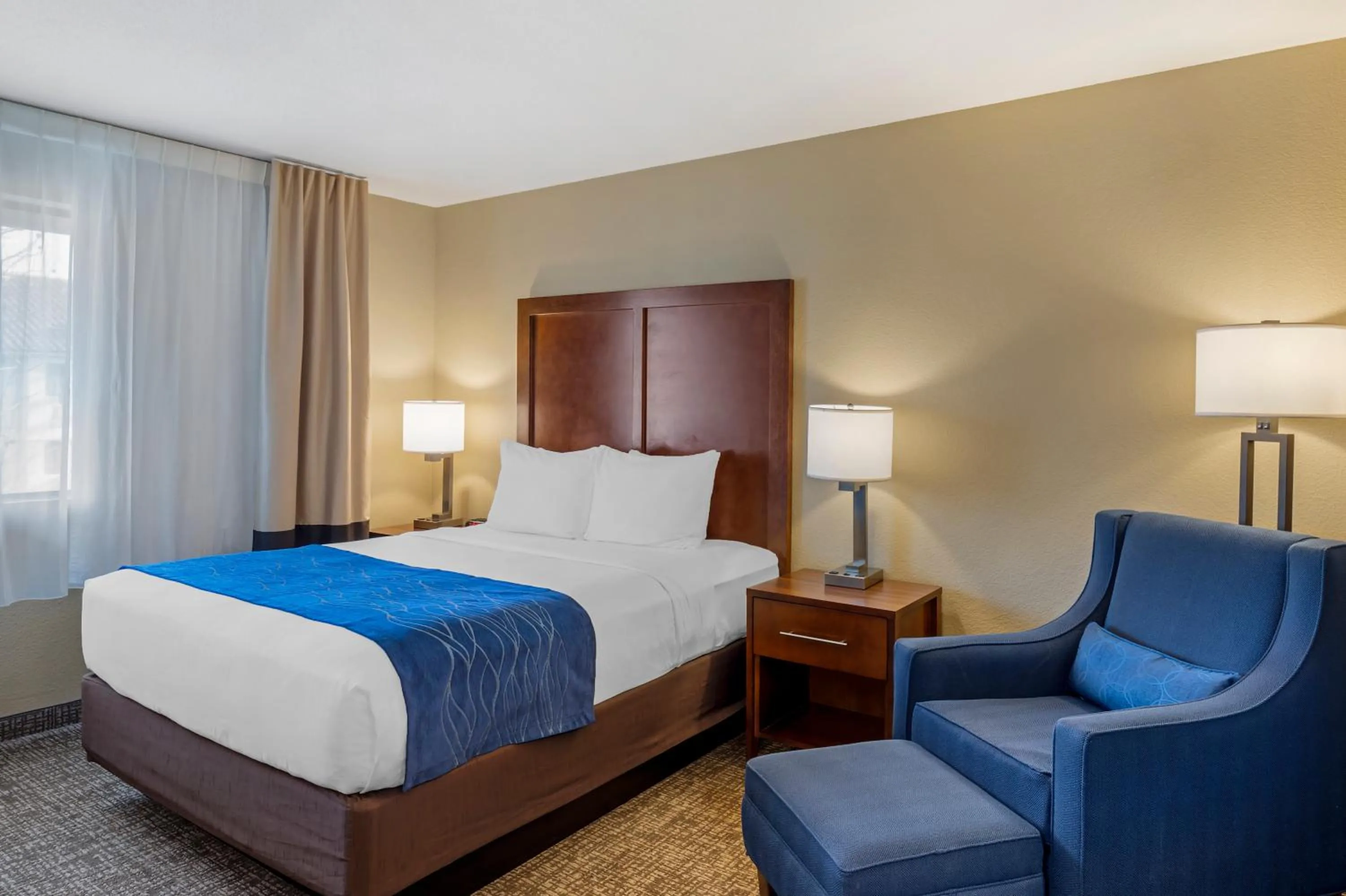 Bed in Comfort Inn & Suites Rocklin - Roseville