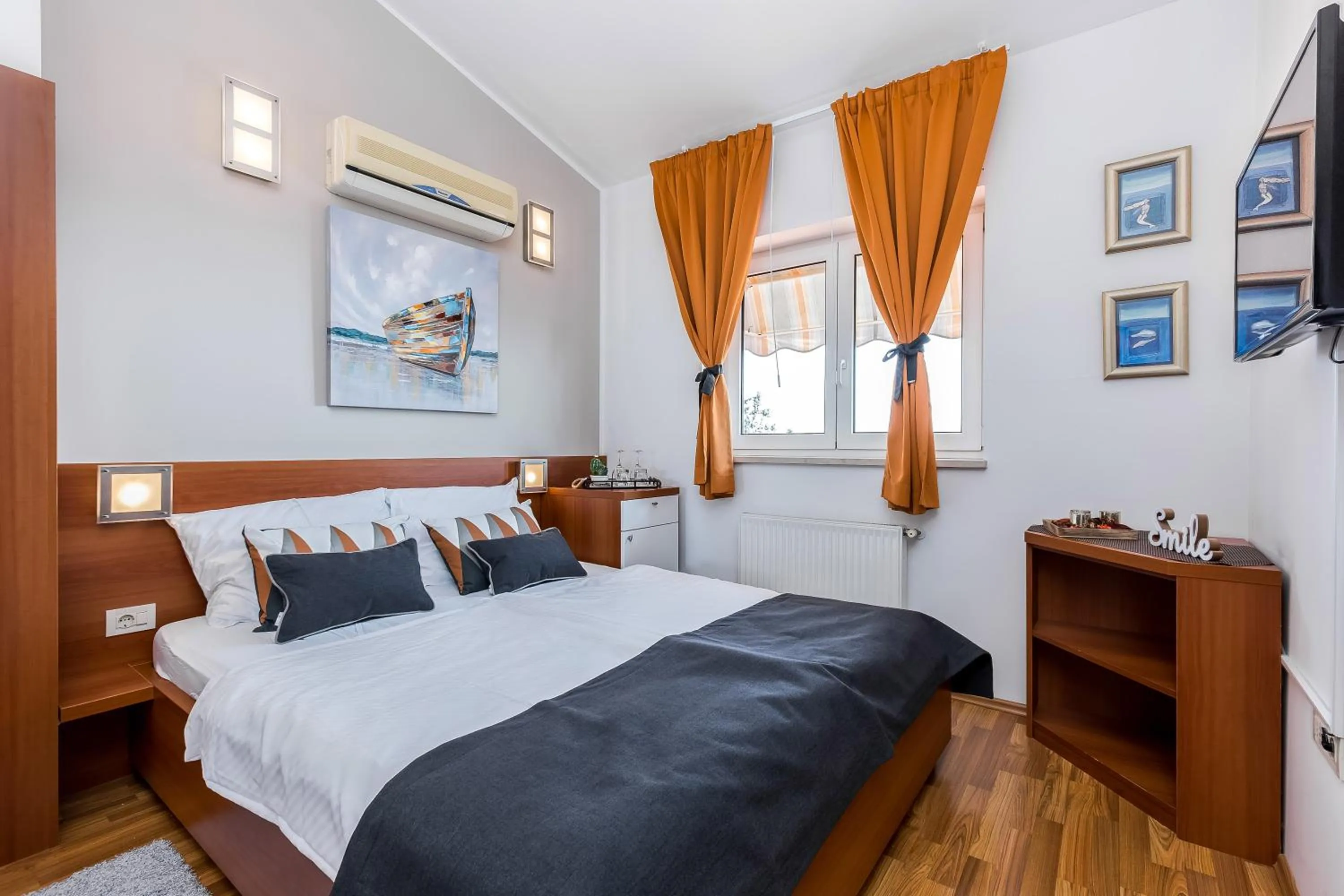 Small Double Room in Villa Nada