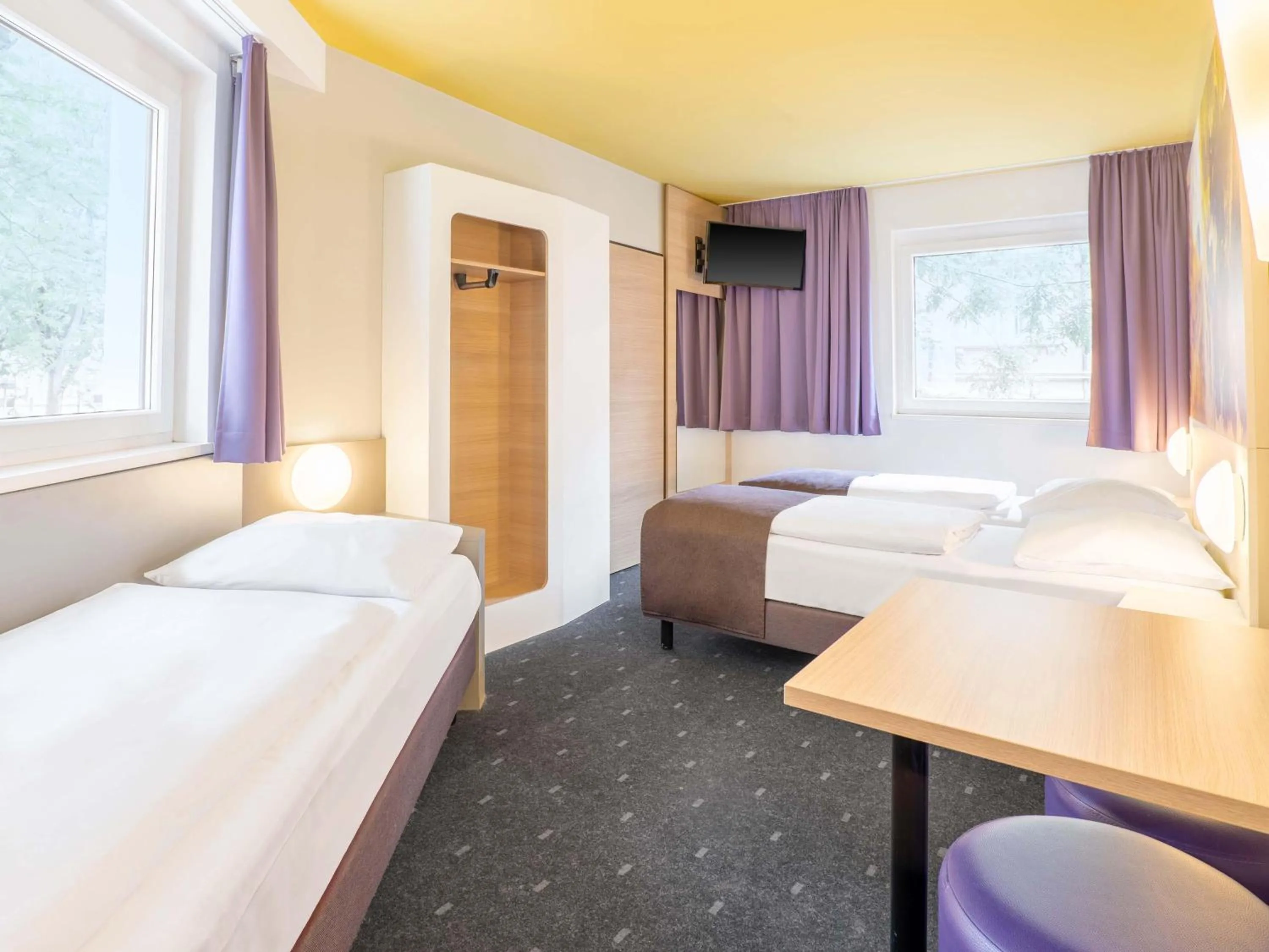 Photo of the whole room, Bed in B&B Hotel Heilbronn