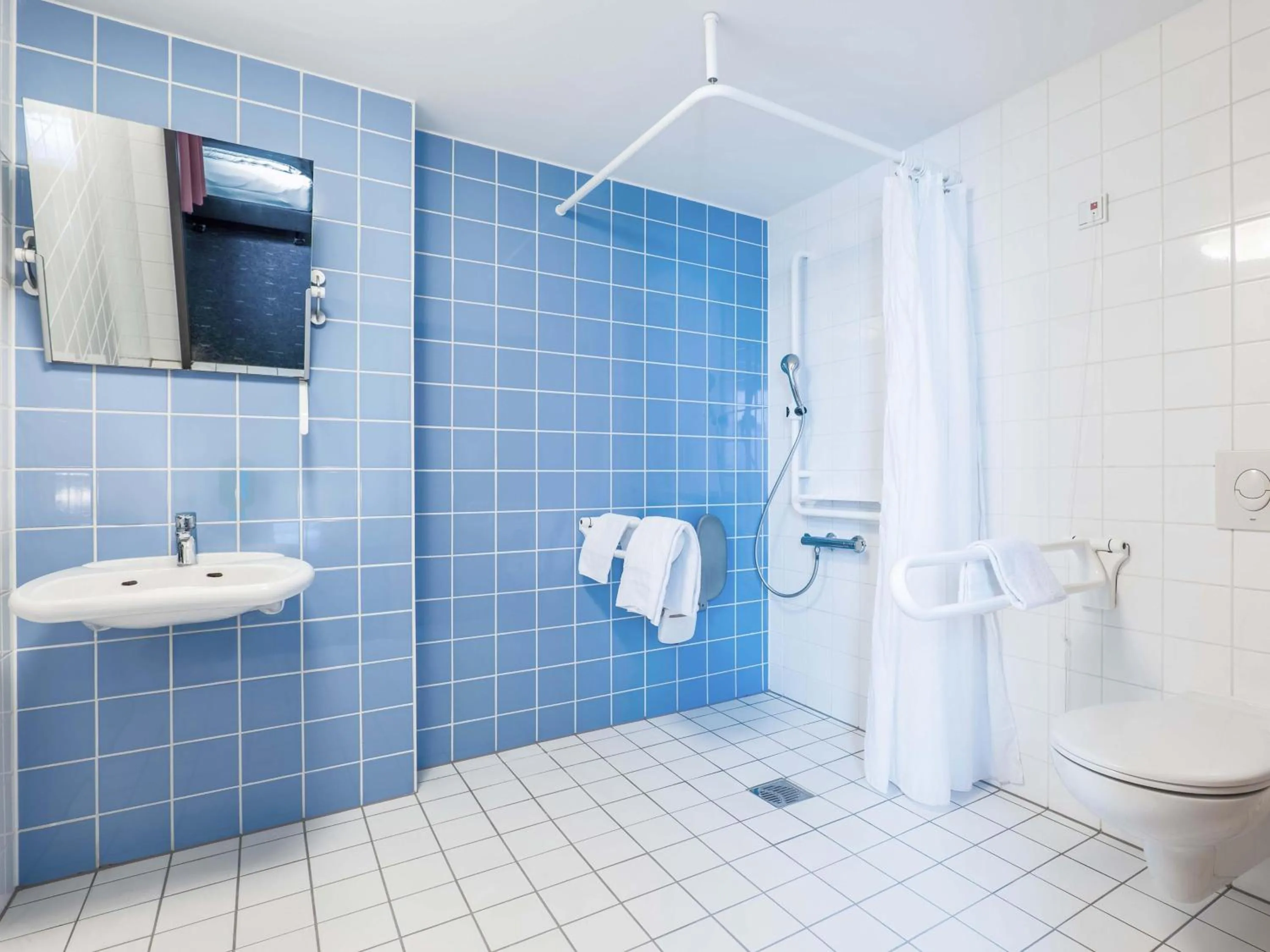 Bathroom in B&B Hotel Heilbronn