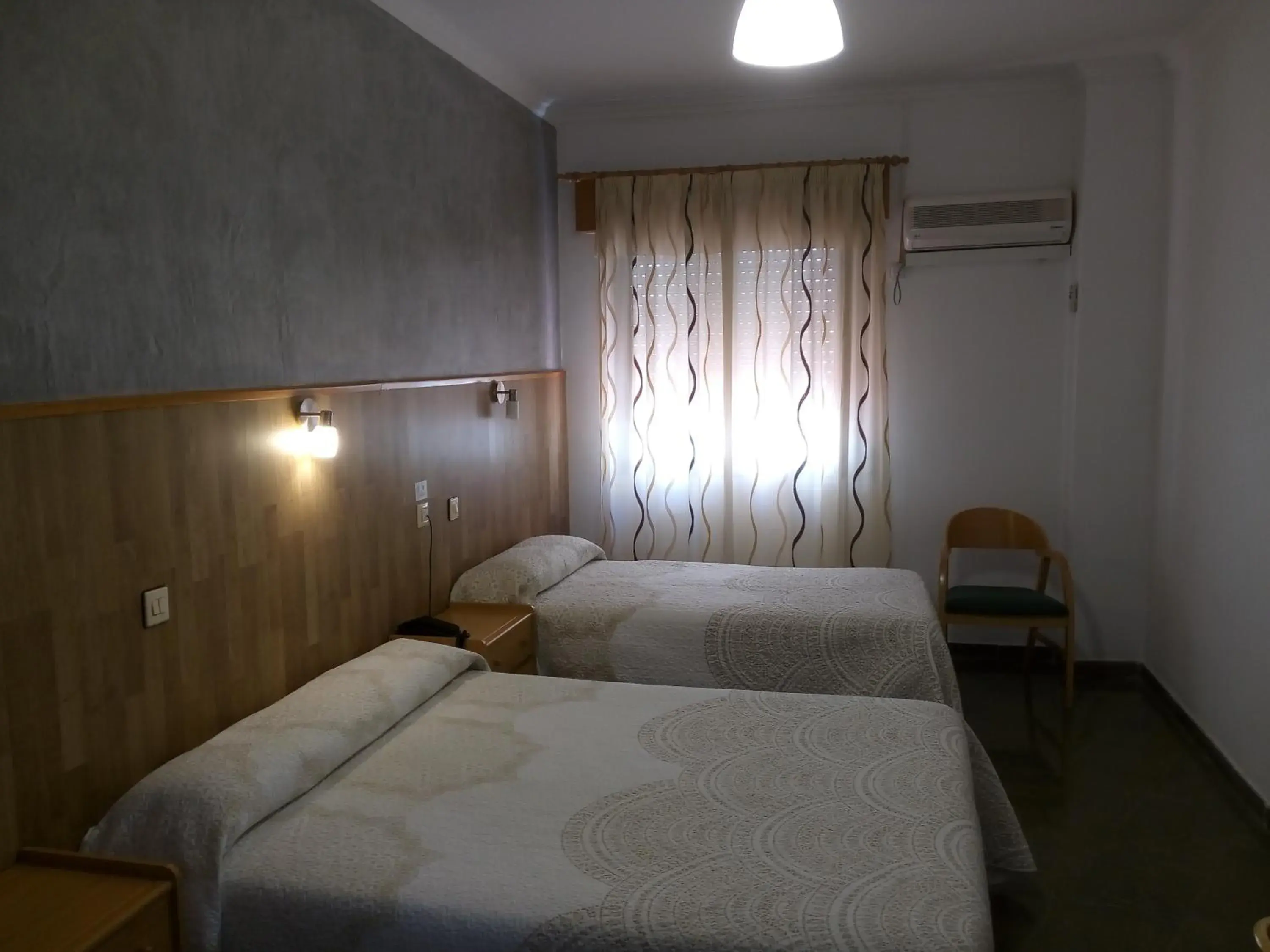 Double or Twin Room with Extra Bed in Hostal Manolete Double or Twin Room with Extra Bed in Hostal Manolete