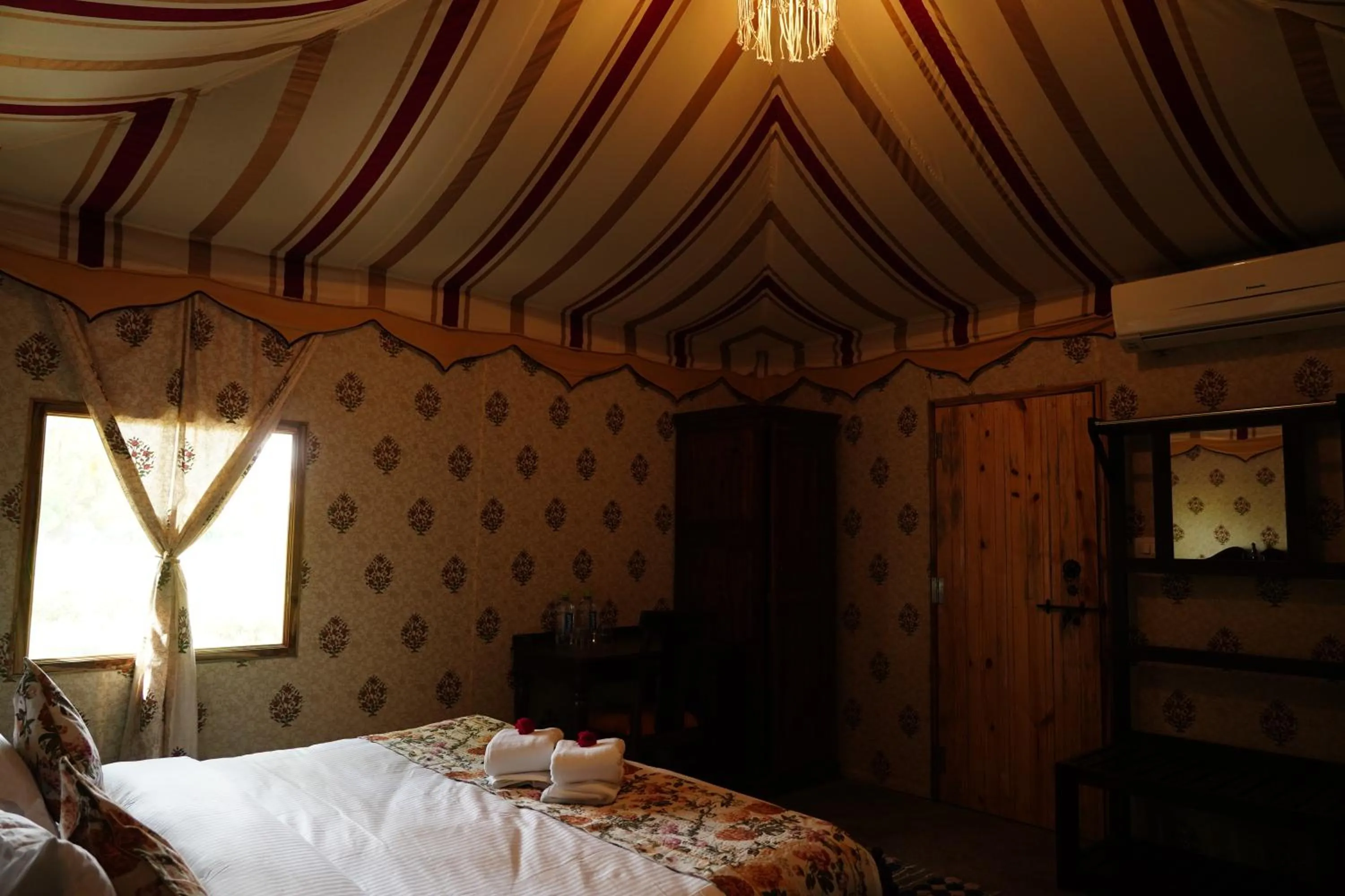 Bed in Heli Pushkar