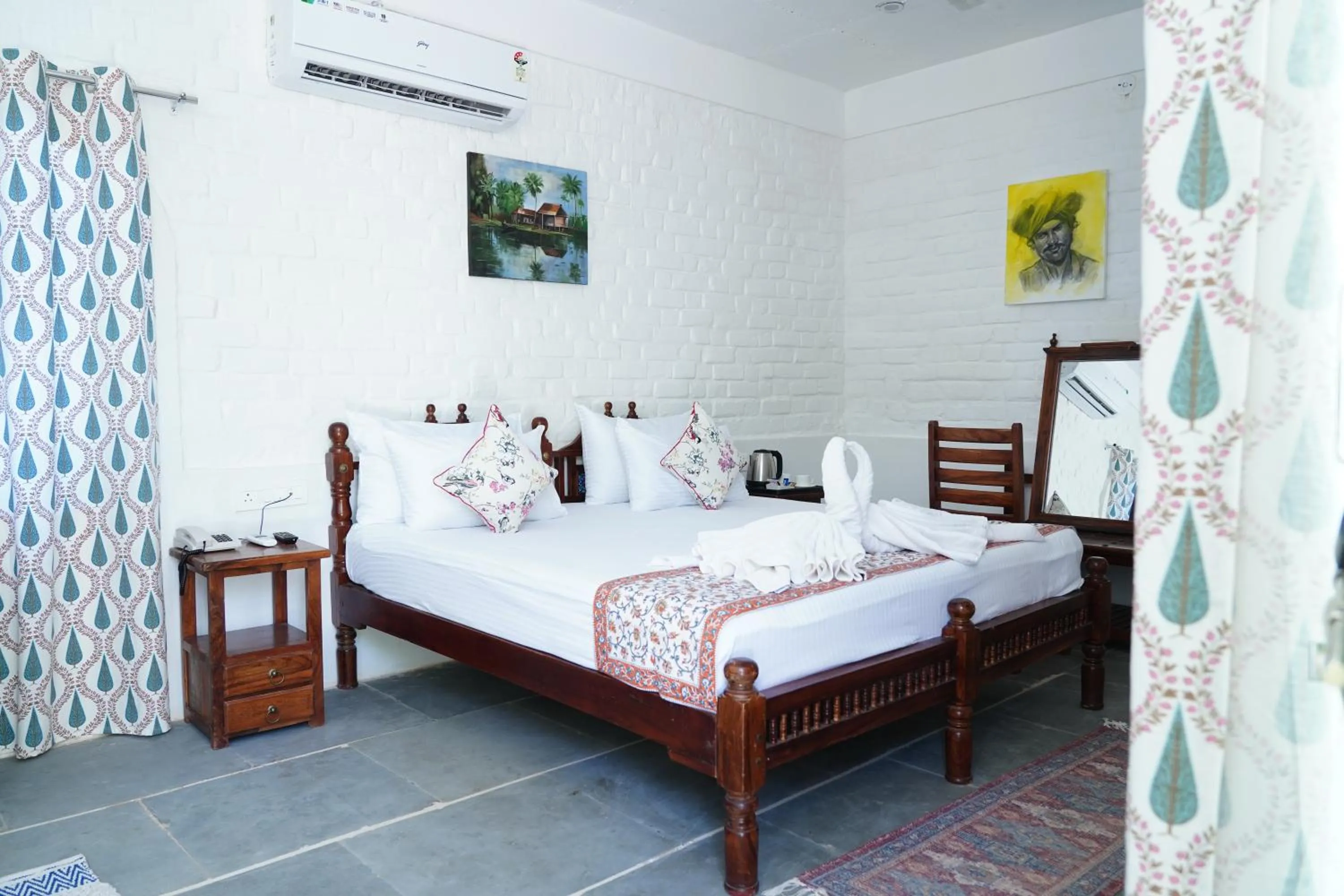 Bed in Heli Pushkar