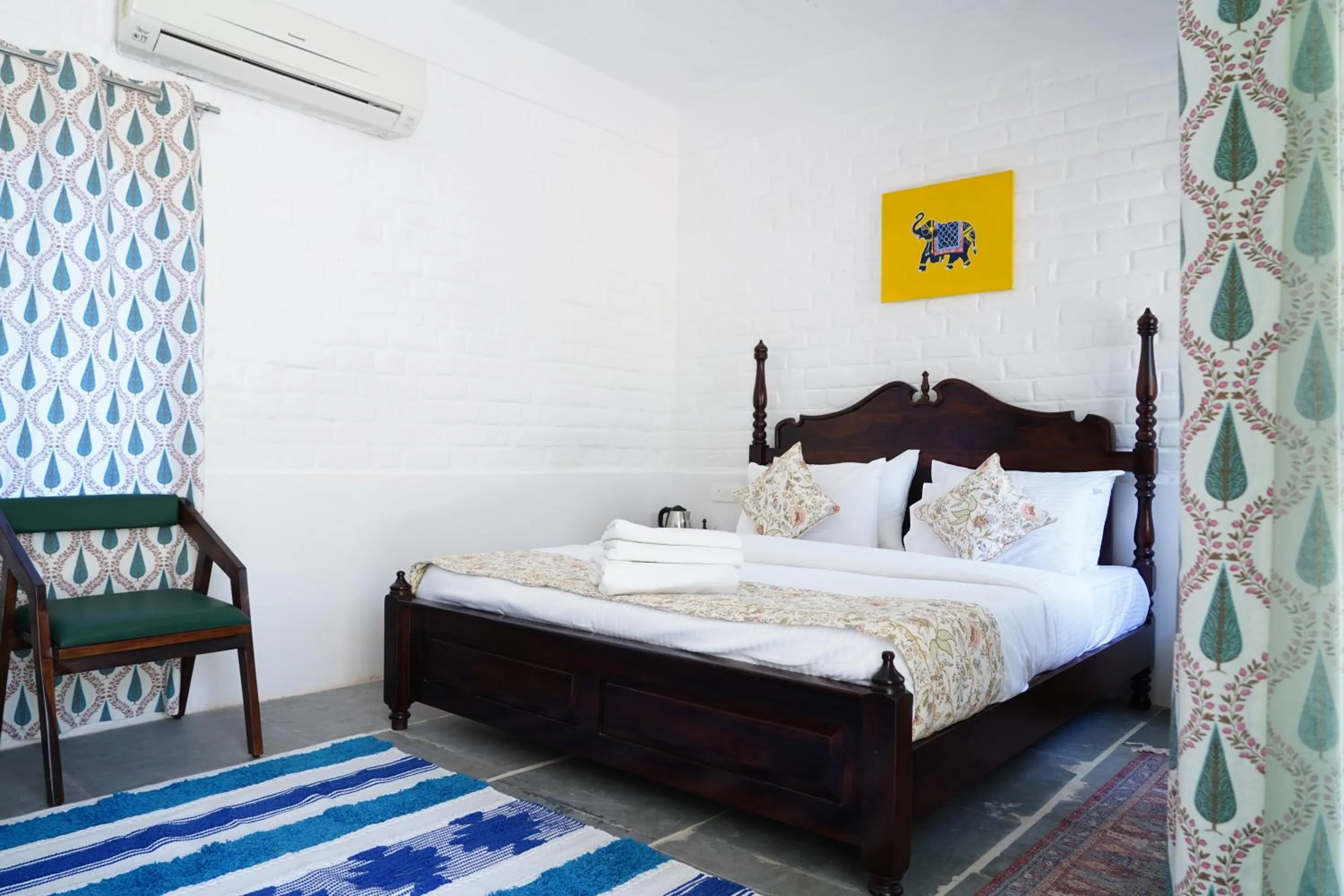 Bed in Heli Pushkar
