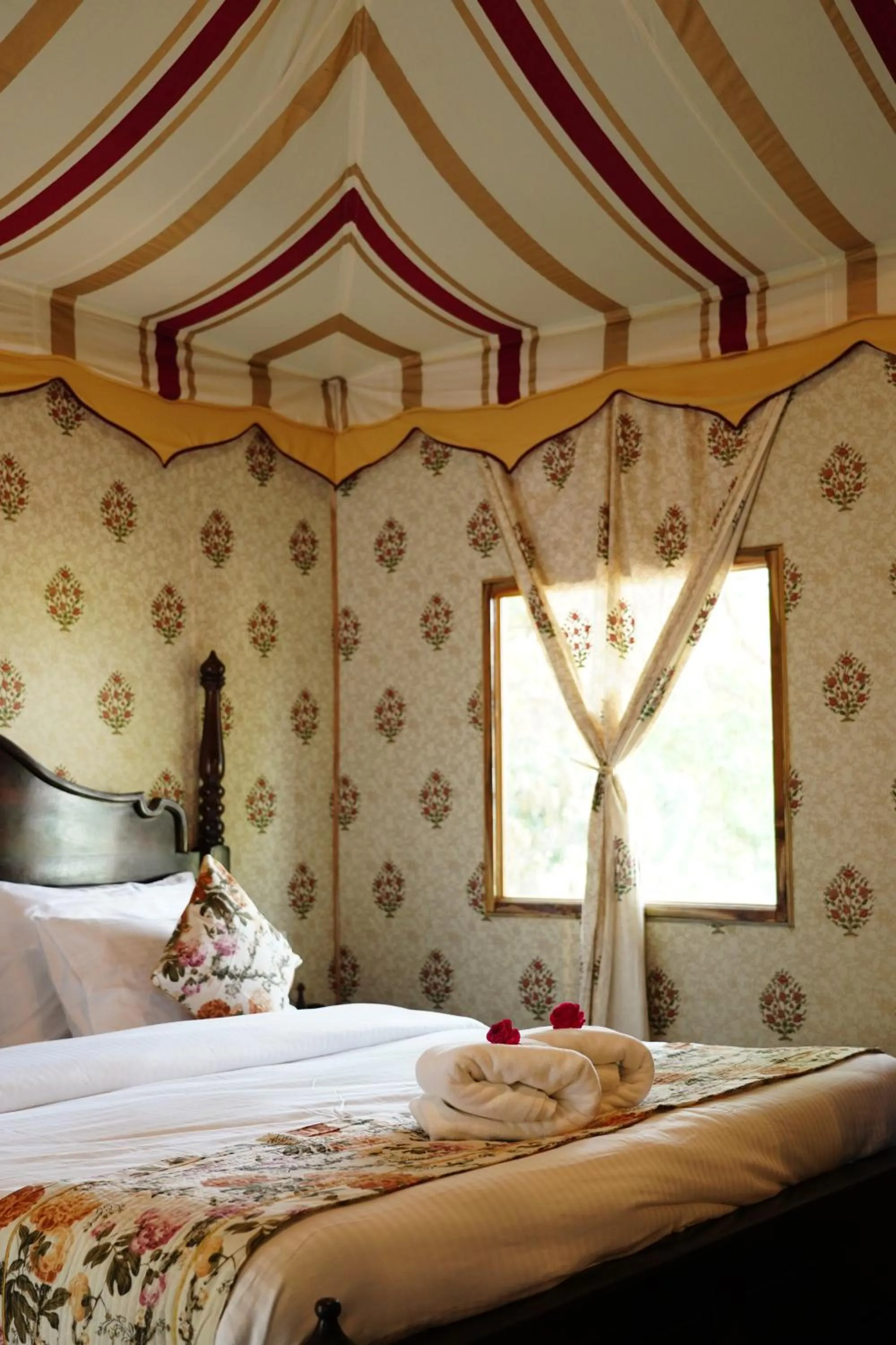 Bed in Heli Pushkar