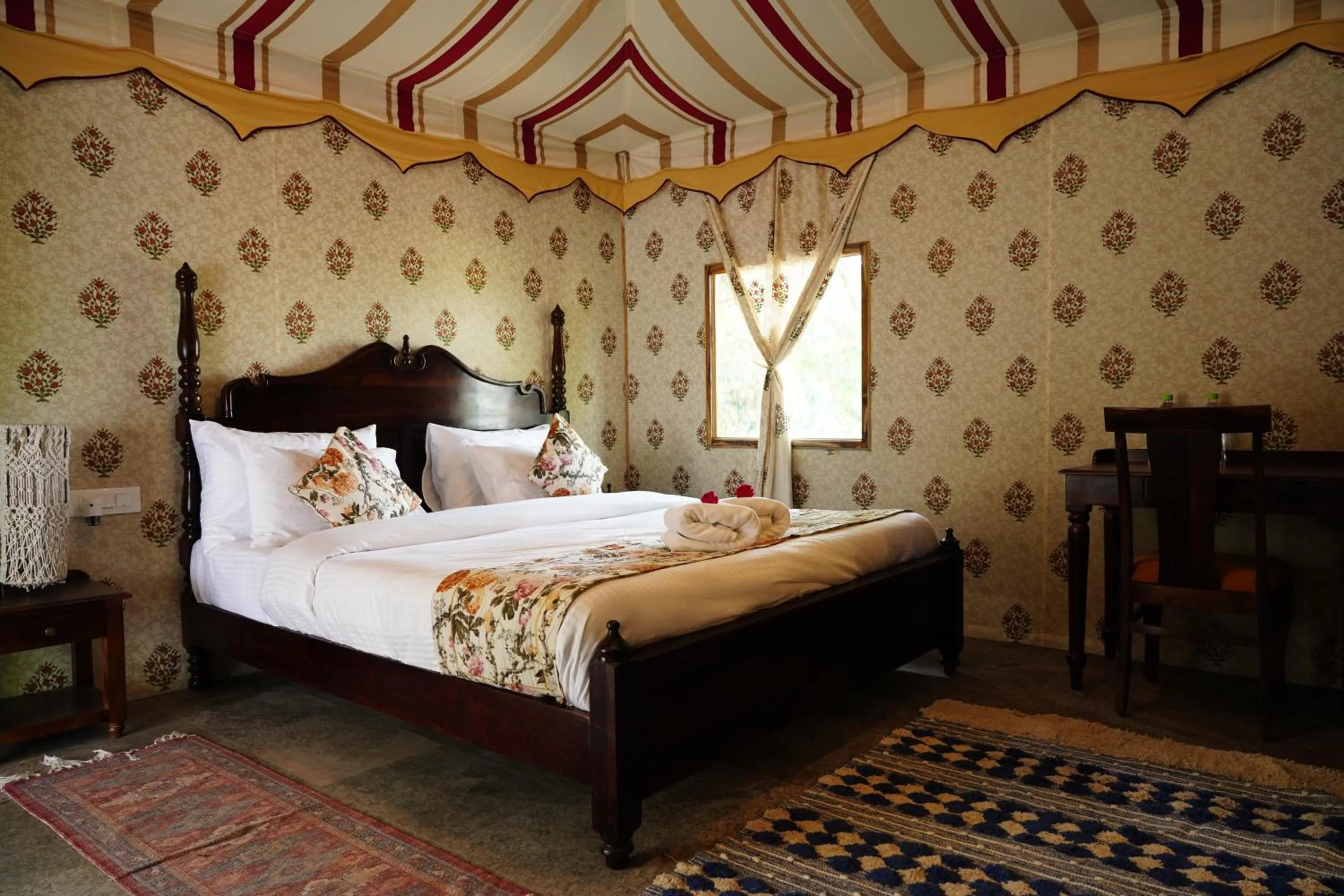 Bed in Heli Pushkar