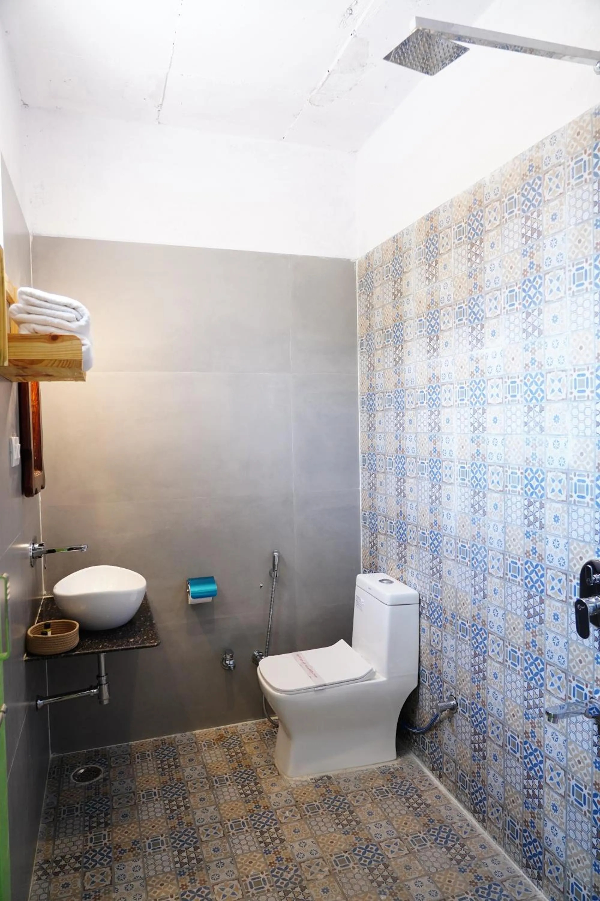 Shower in Heli Pushkar