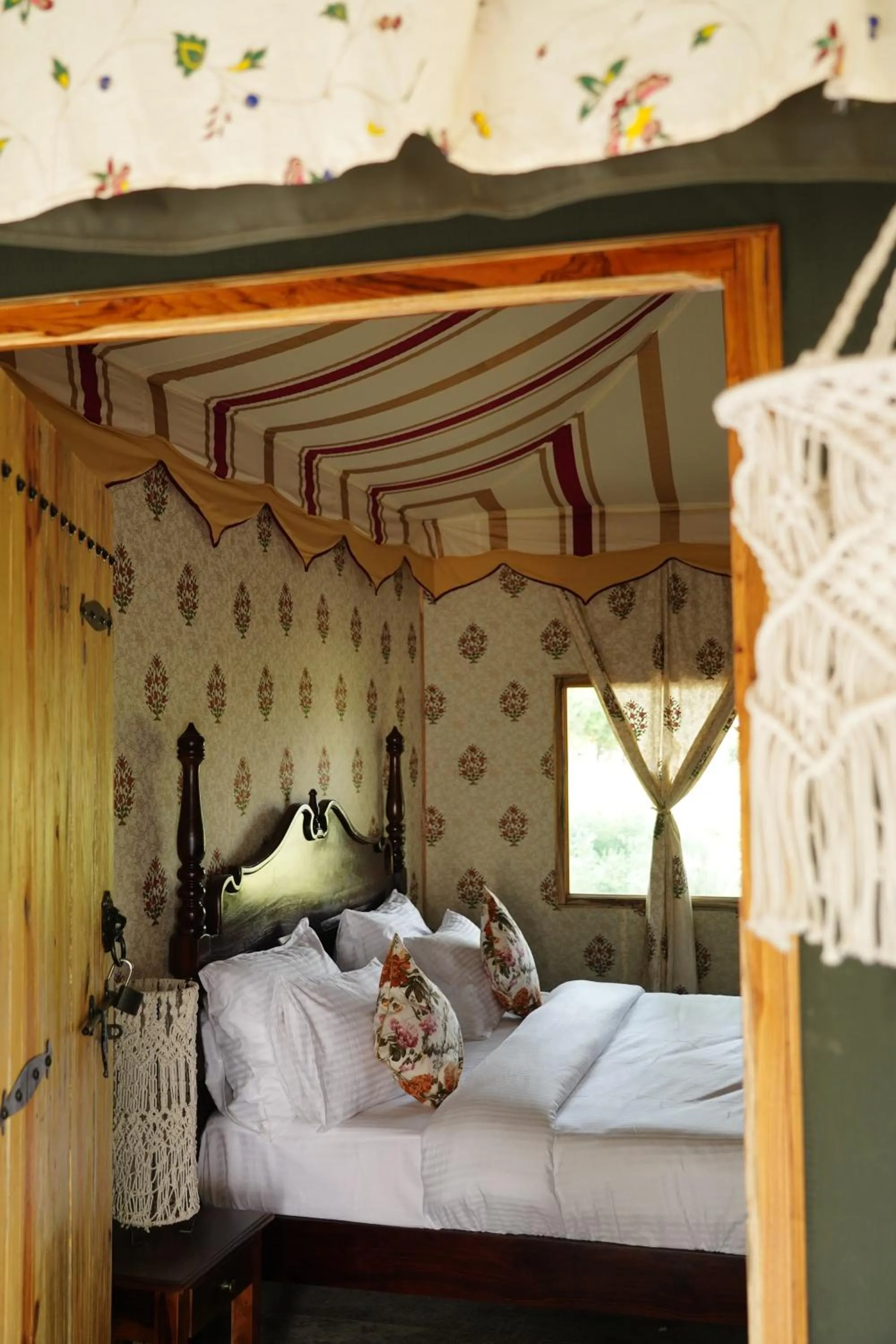 Bed in Heli Pushkar
