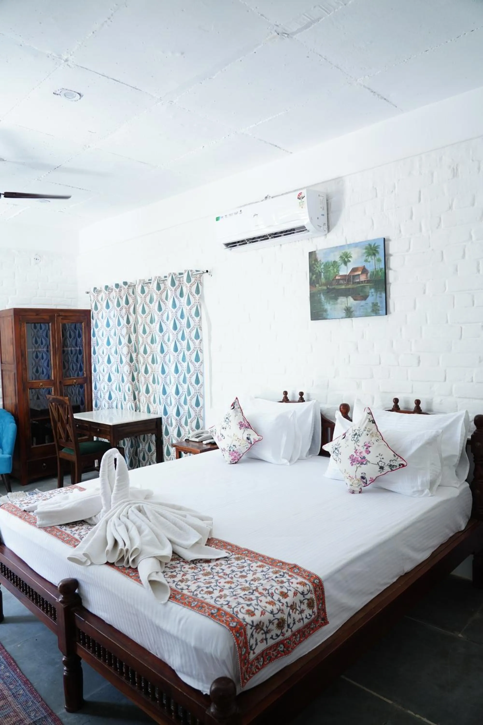 Bed in Heli Pushkar