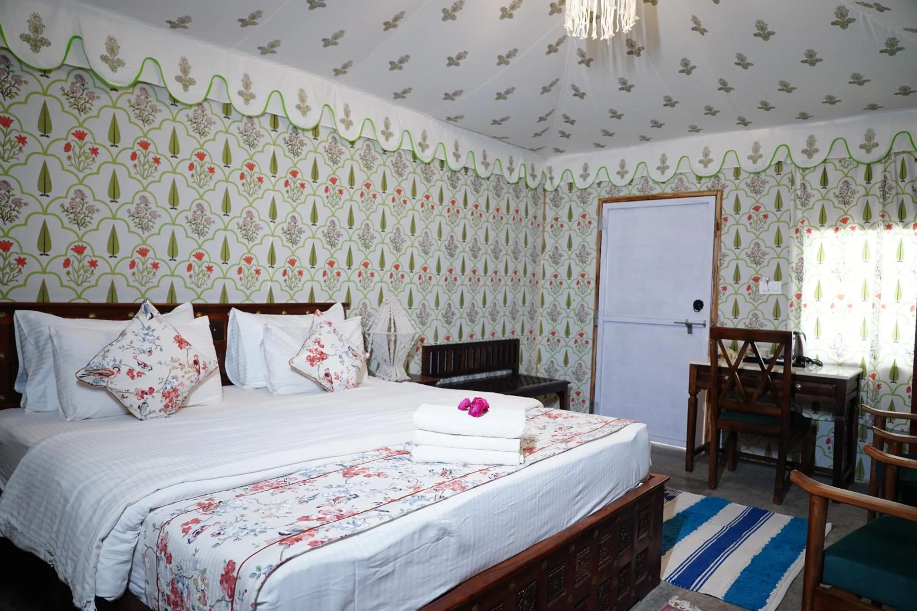 Bed in Heli Pushkar