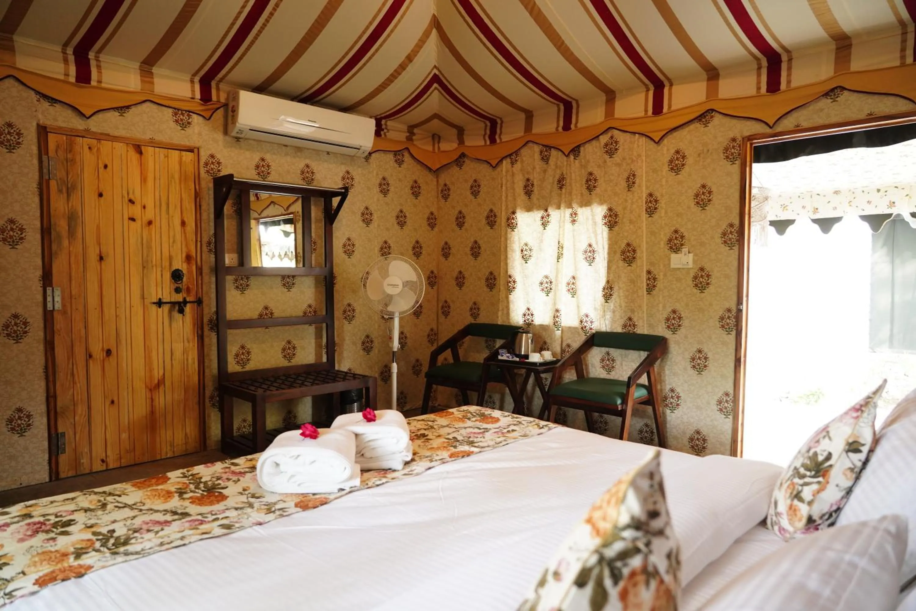 Bed in Heli Pushkar