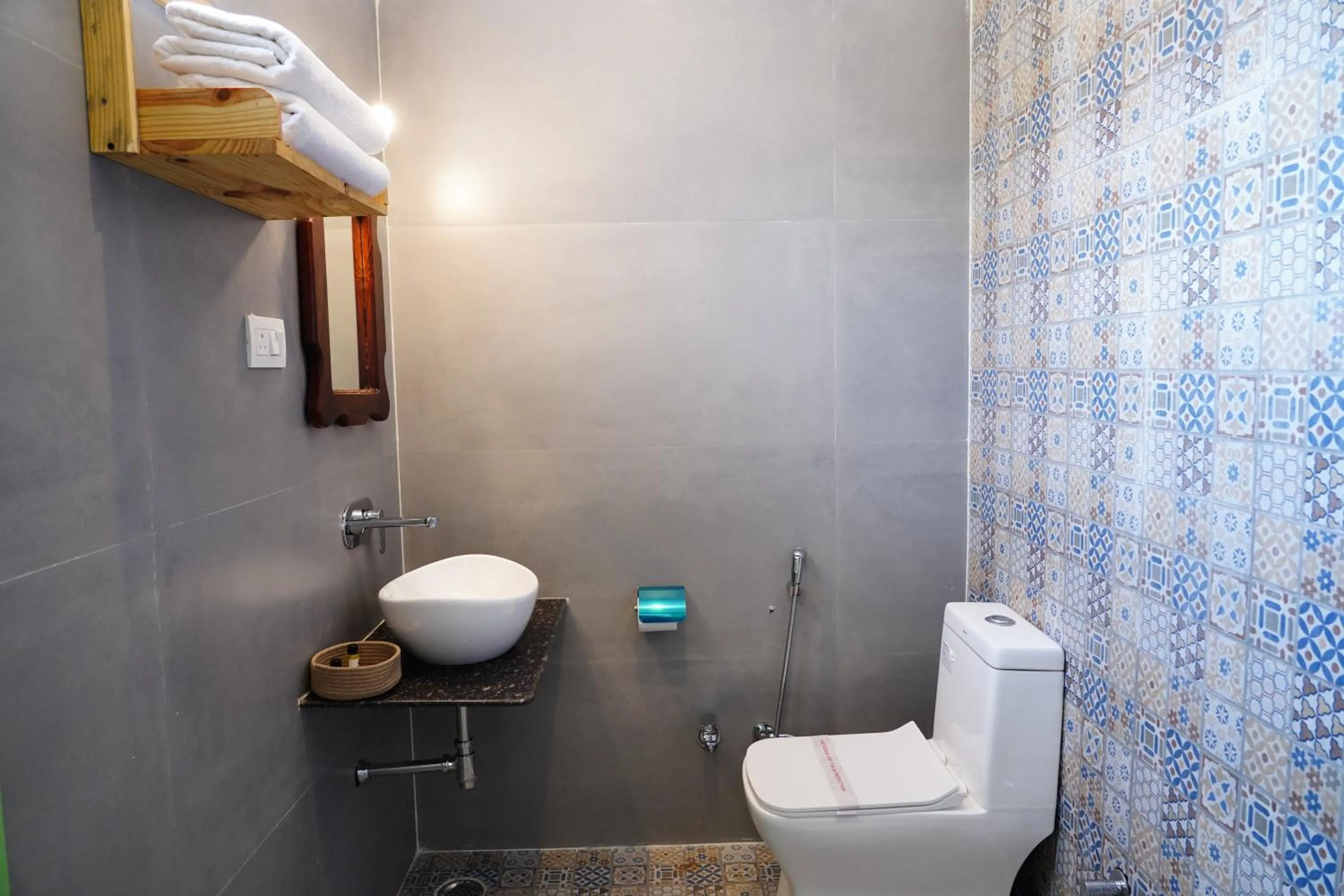 Shower in Heli Pushkar