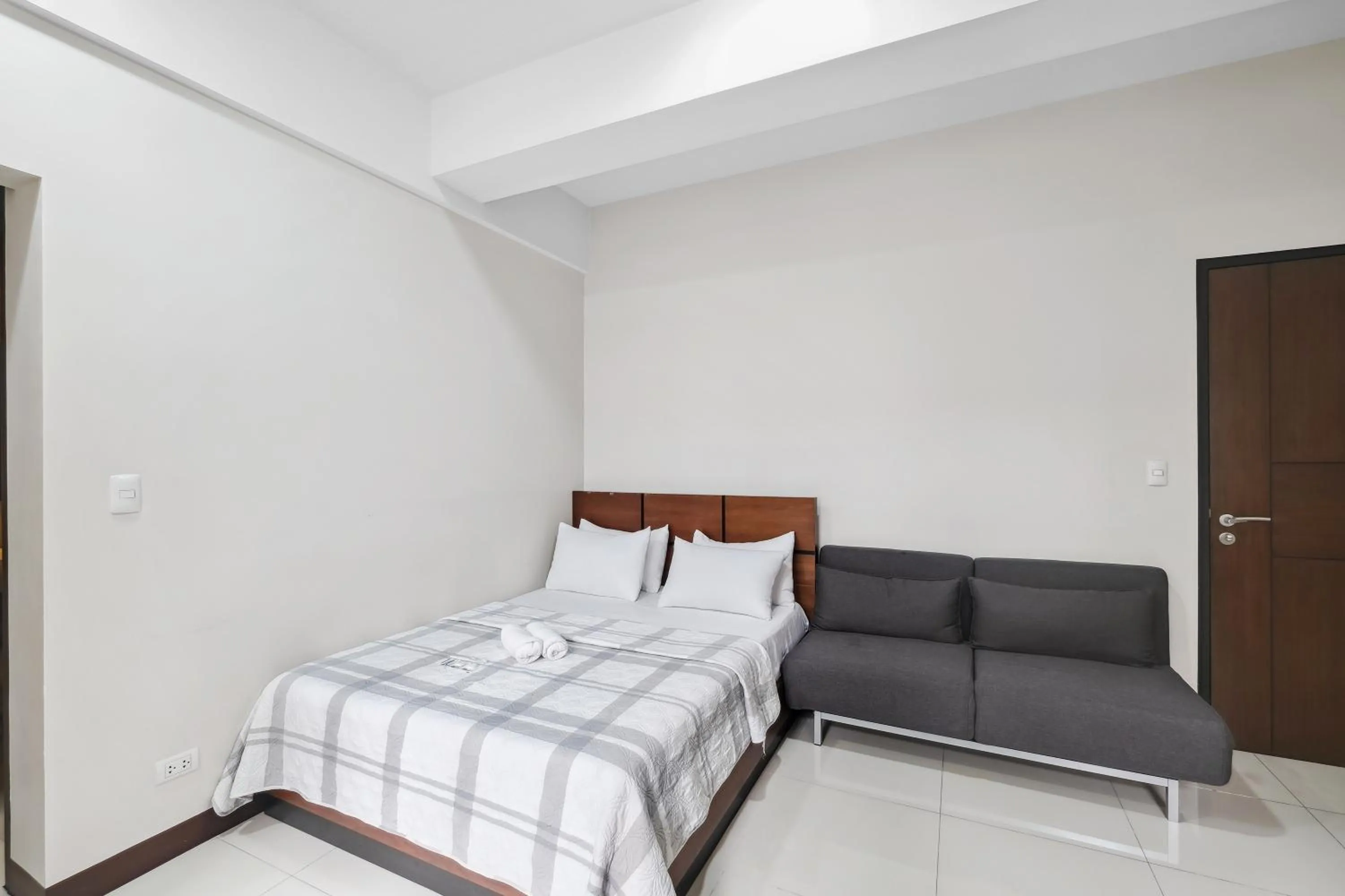 Bed in Tess and Tessha Condotel near T3 Airport