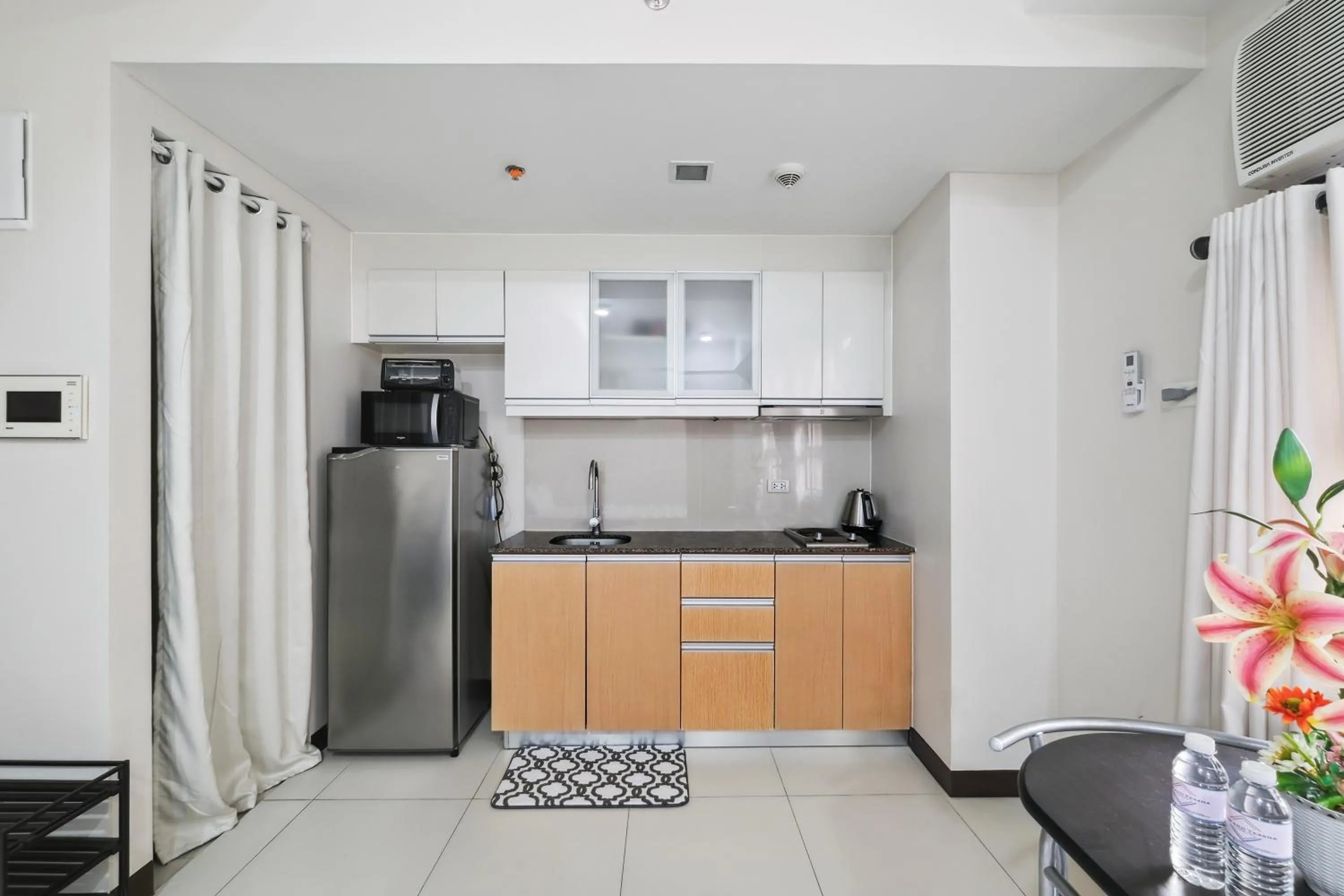 Kitchen or kitchenette in Tess and Tessha Condotel near T3 Airport