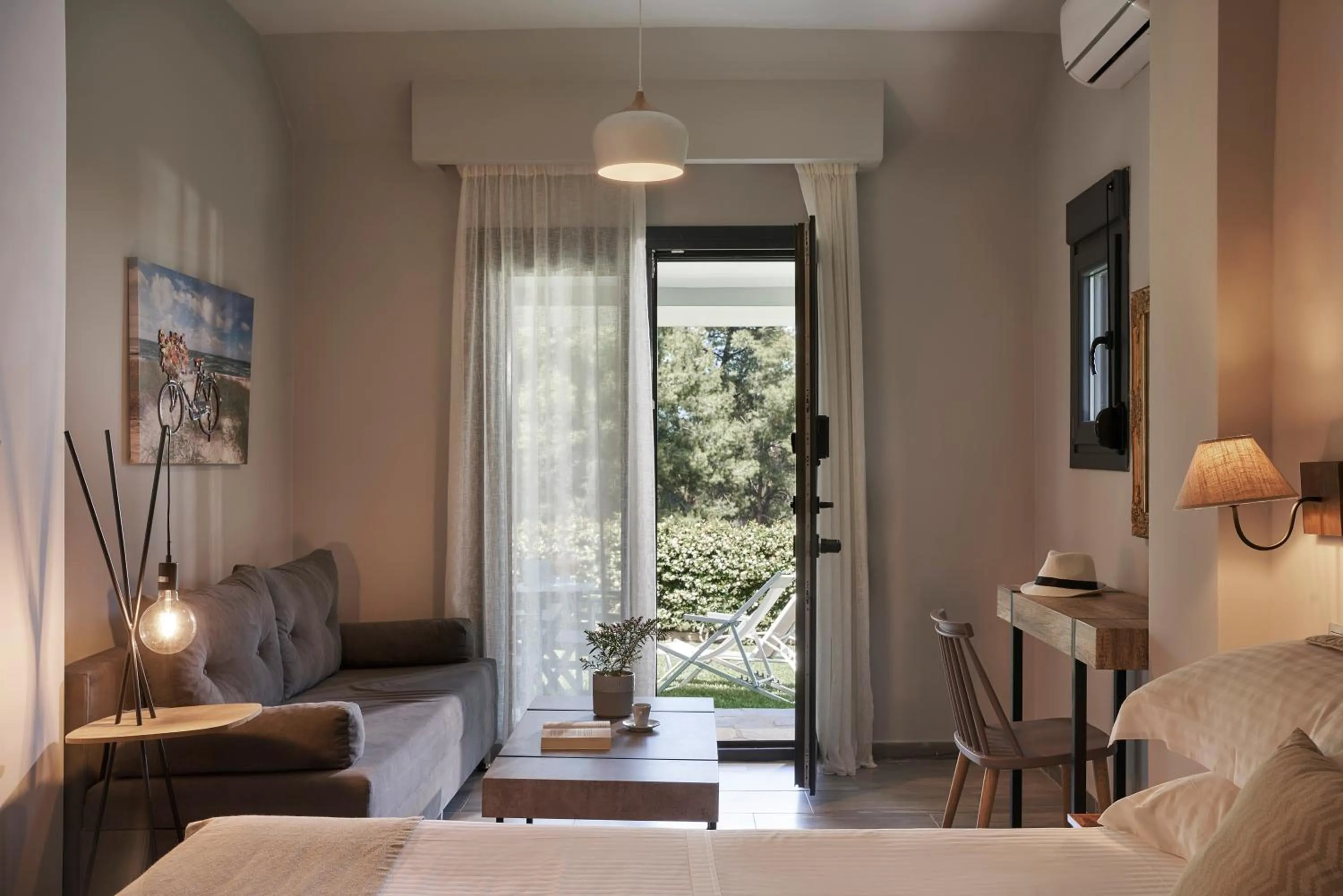 Bedroom, Bed in Mirabilia Boutique Hotel