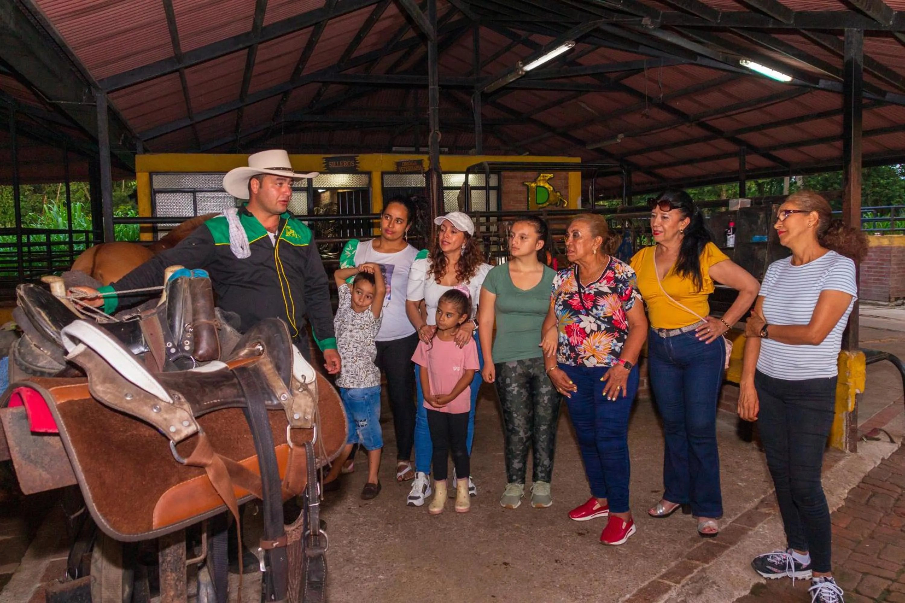 People in Hotel Campestre La Potra