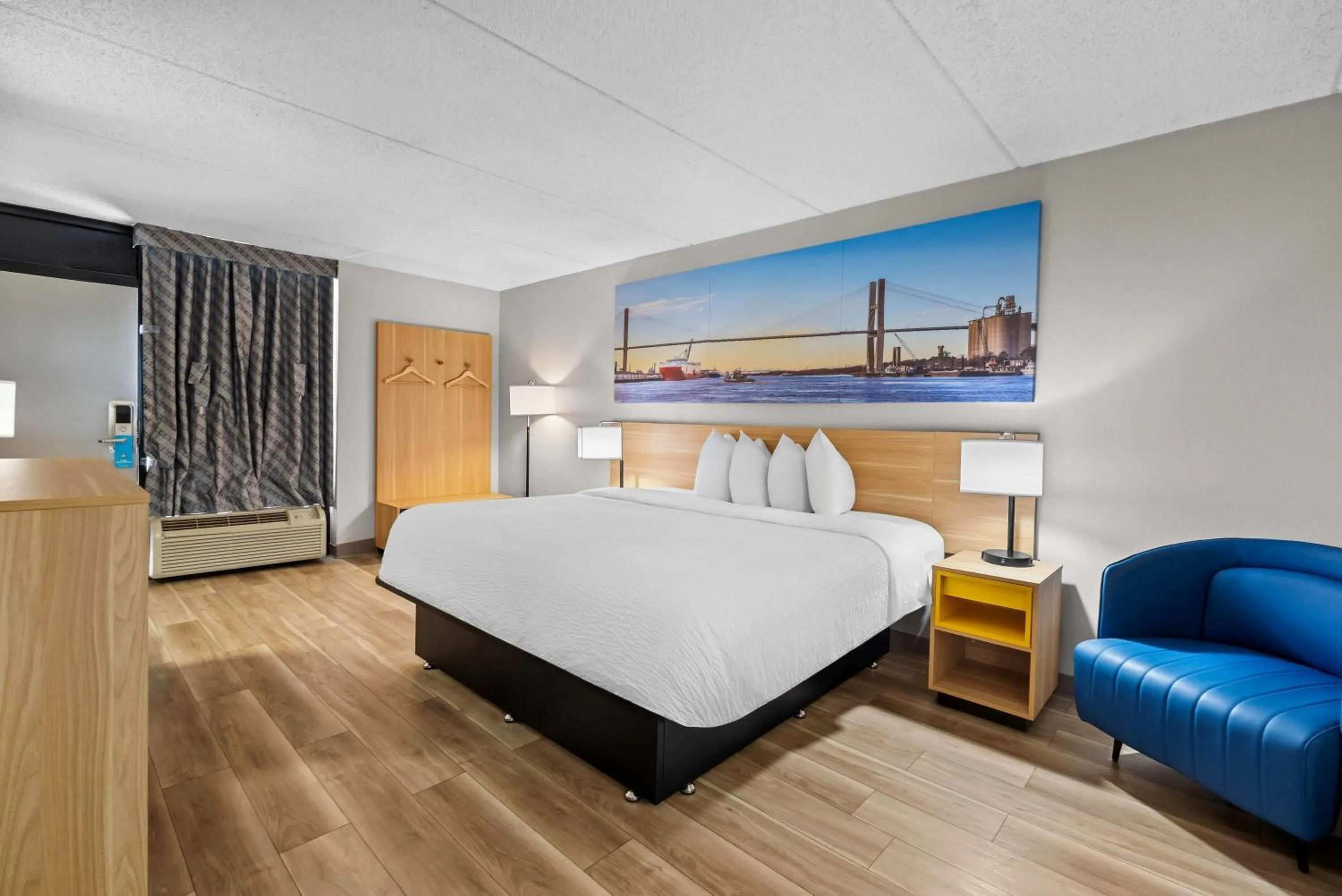 Bed in Days Inn by Wyndham Statesboro