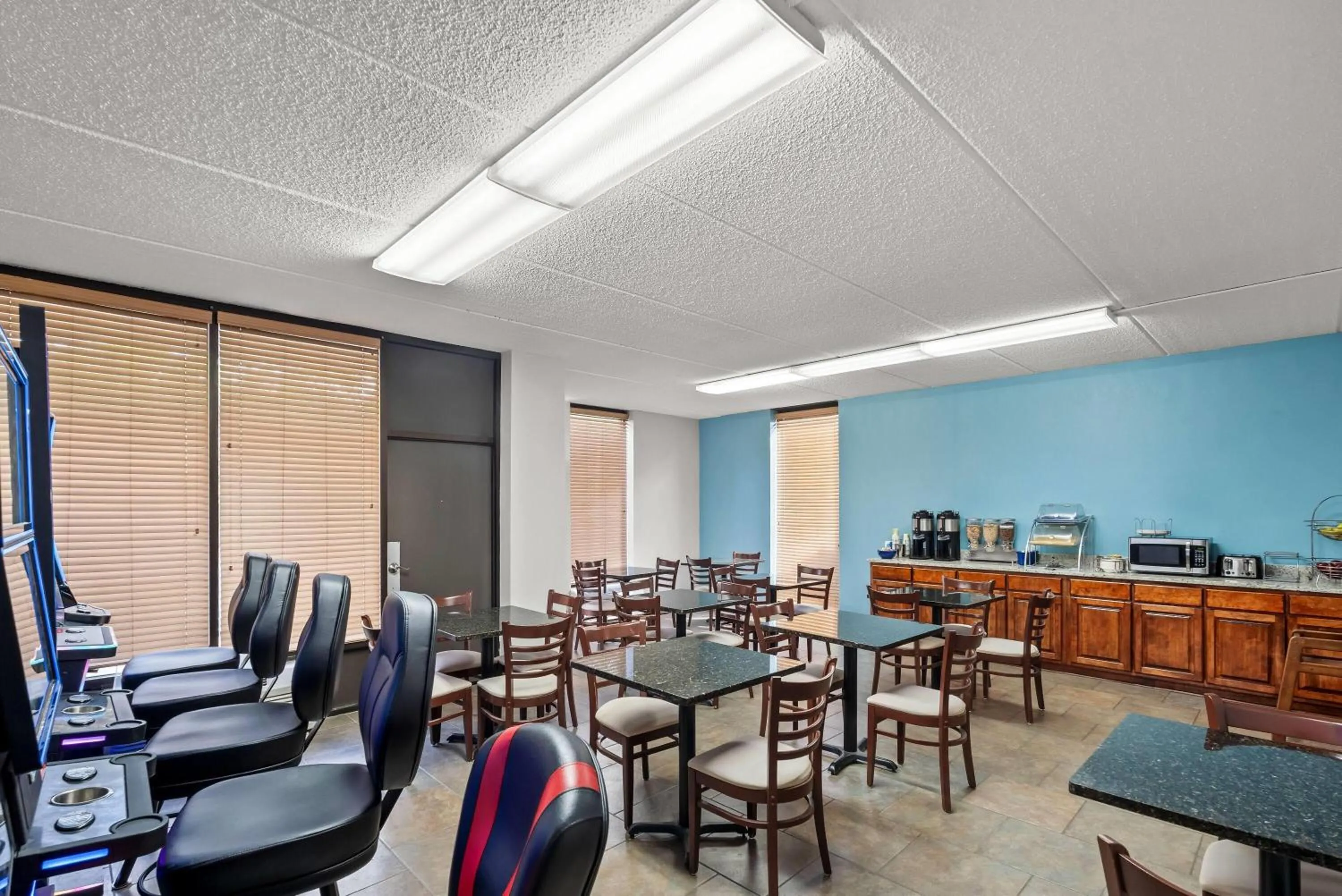 Restaurant/places to eat in Days Inn by Wyndham Statesboro