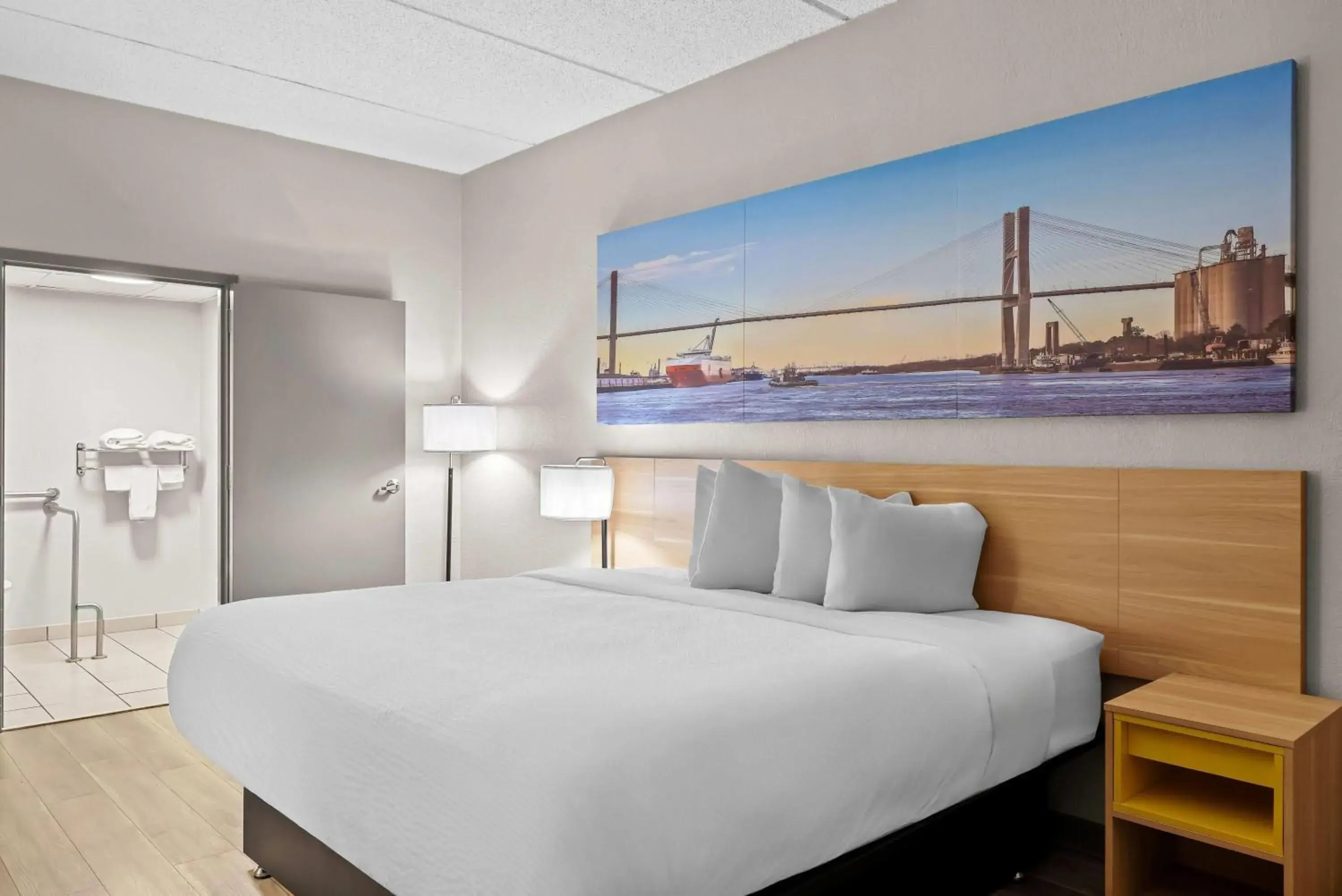 Bed in Days Inn by Wyndham Statesboro Bed in Days Inn by Wyndham Statesboro