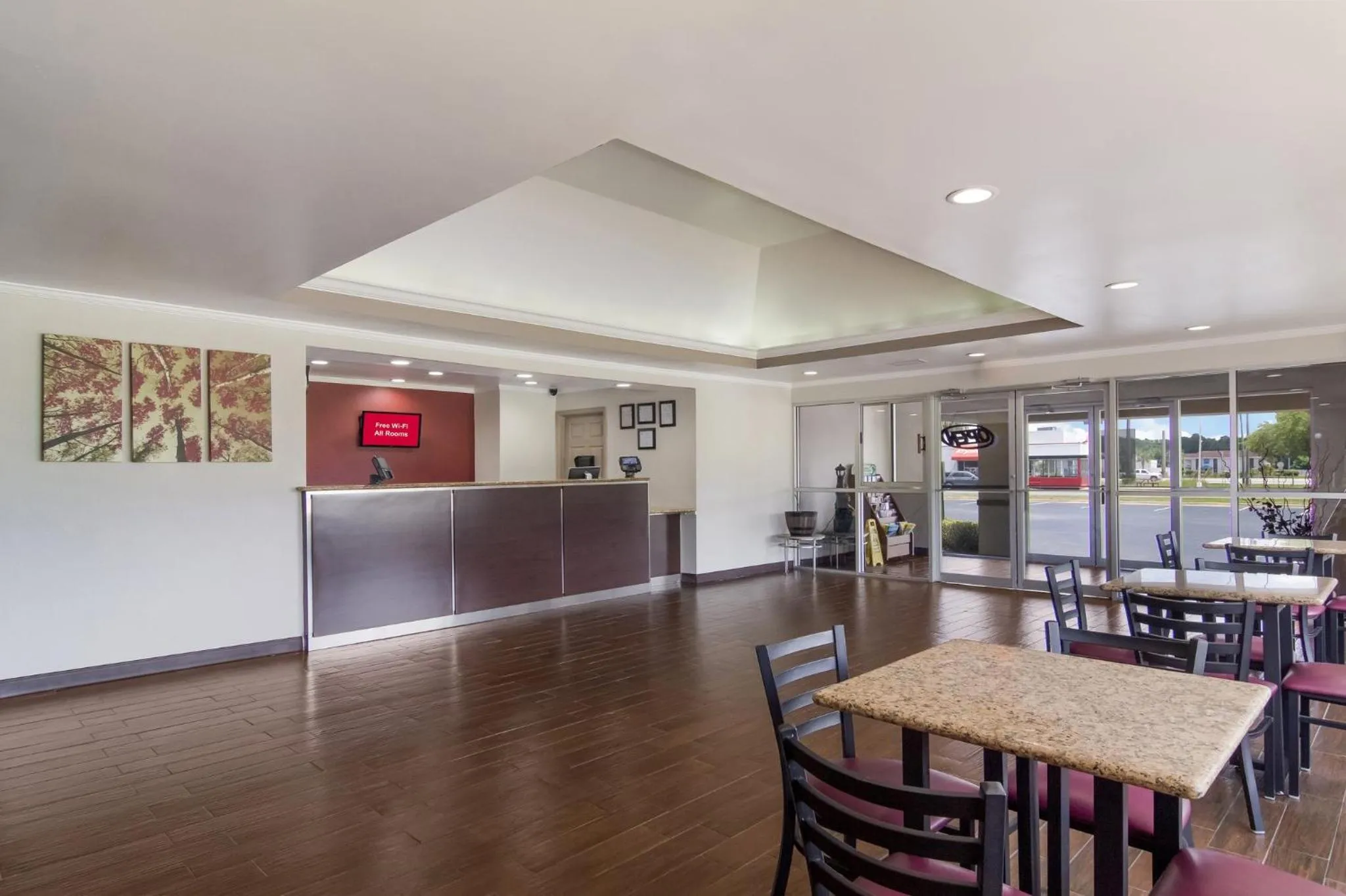 Lobby or reception in Red Roof Inn & Suites Brunswick I-95