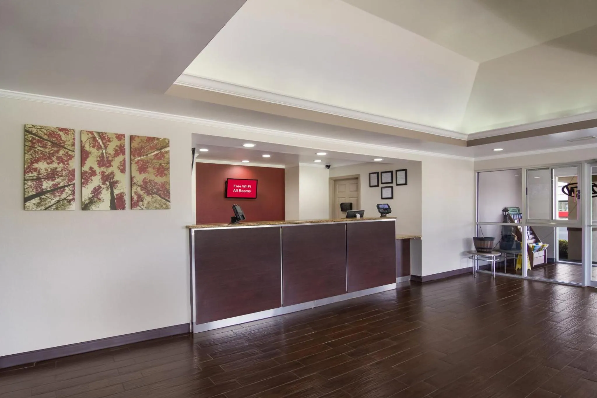 Lobby or reception in Red Roof Inn & Suites Brunswick I-95